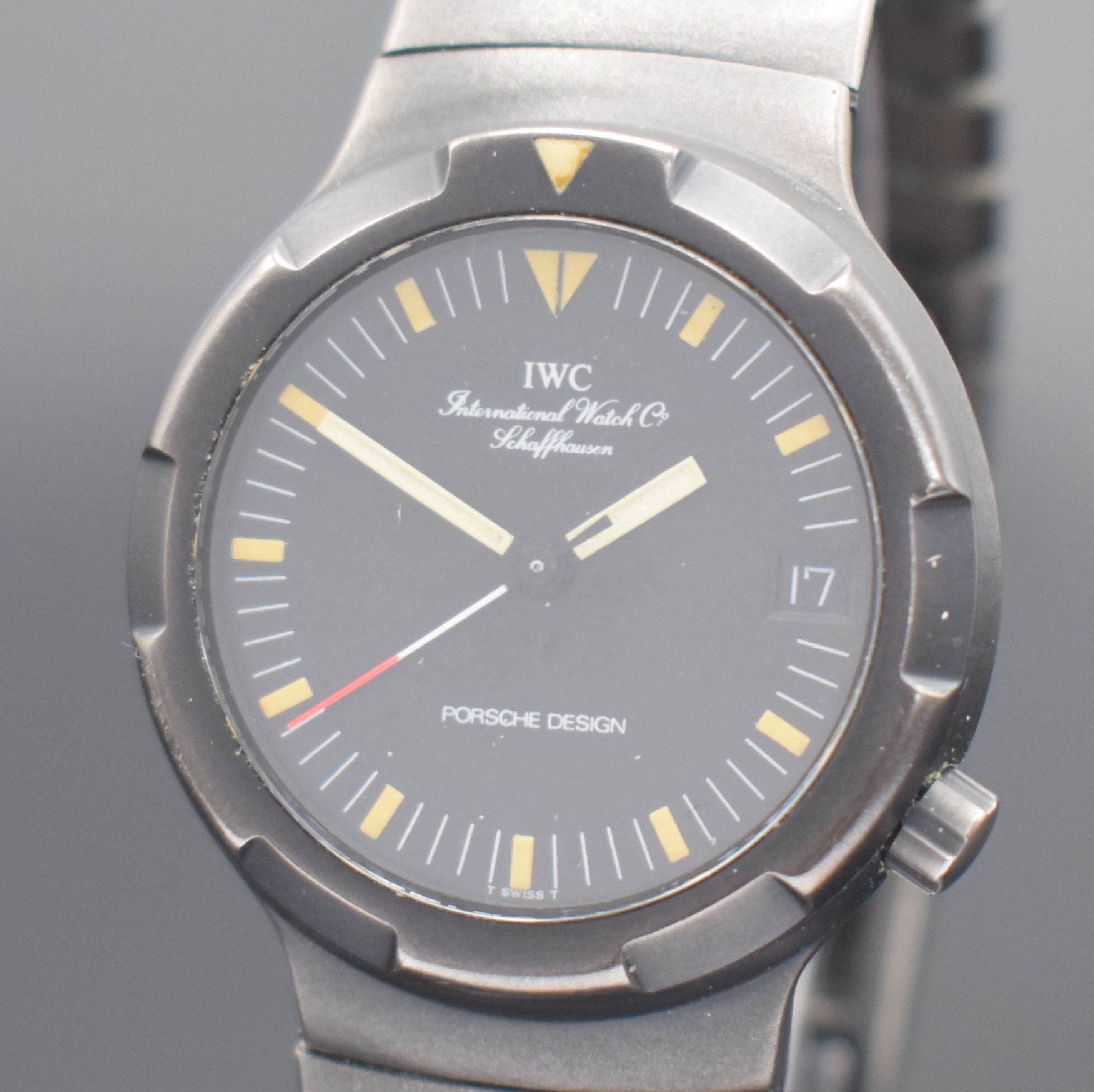 Detail a: IWC / PORSCHE DESIGN seltene Armbanduhr Ocean 500 Referenz 3502, Automatik, Schweiz um 1980, geschwärztes Titangeh. inkl. Gliederband m. Faltschl., ...