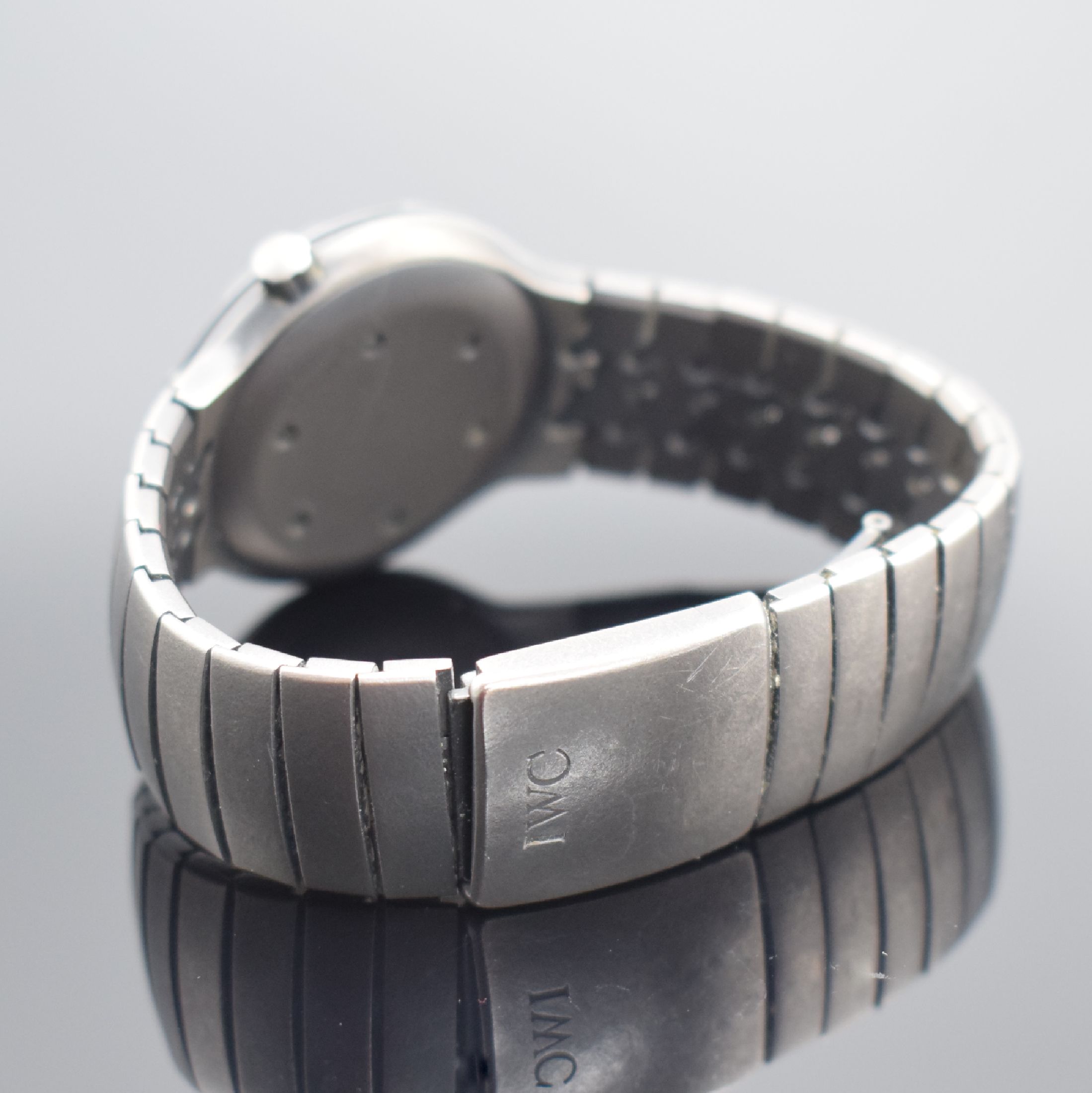 Detail b: IWC / PORSCHE DESIGN seltene Armbanduhr Ocean 500 Referenz 3502, Automatik, Schweiz um 1980, geschwärztes Titangeh. inkl. Gliederband m. Faltschl., ...