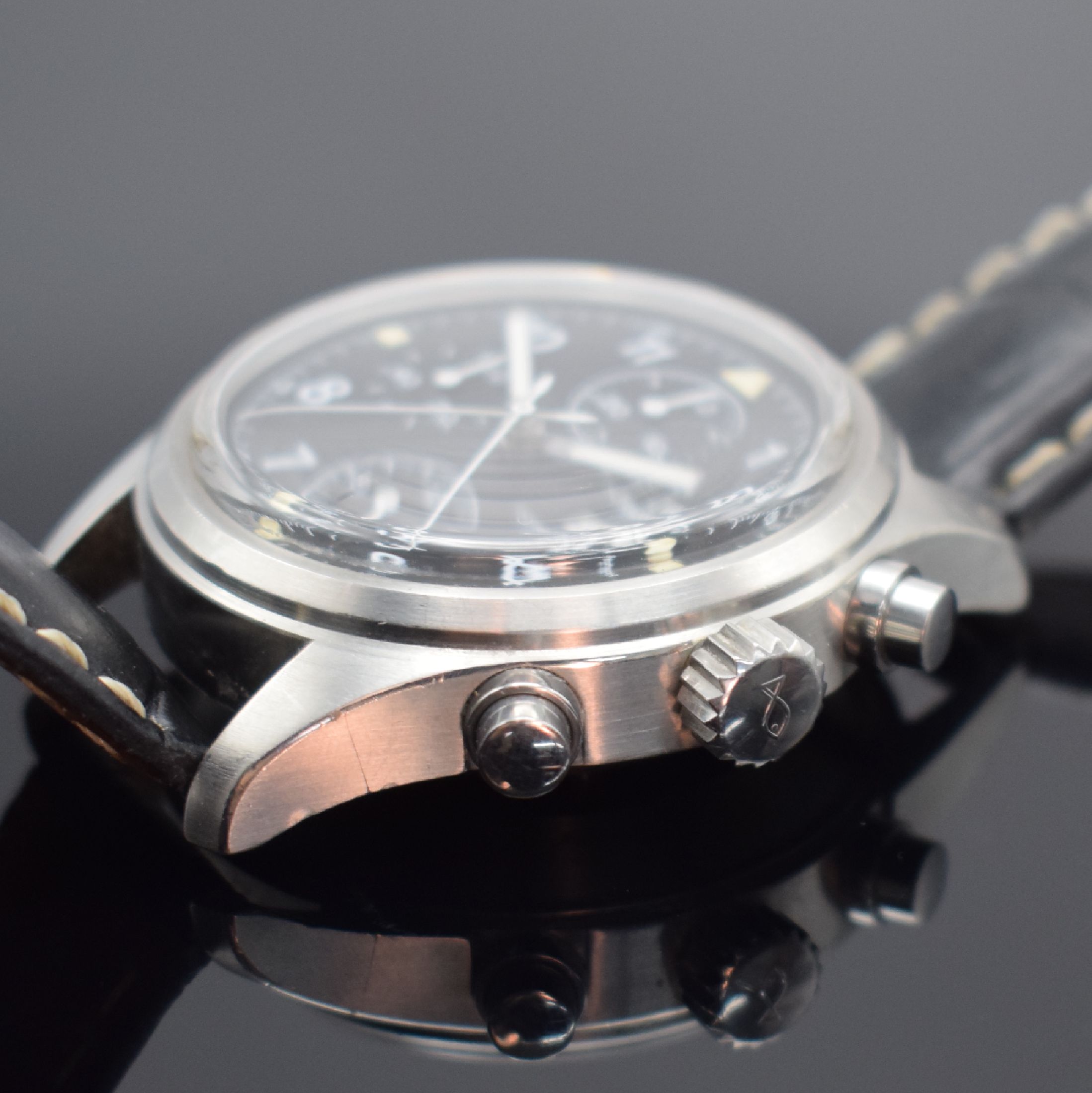 Detail b: IWC Herrenarmbanduhr "Der Doppelchronograph" Referenz 3711-001, Automatik, verschr. Edelstahlgeh. m. Weicheisen Innengeh., verschr. Krone, ...