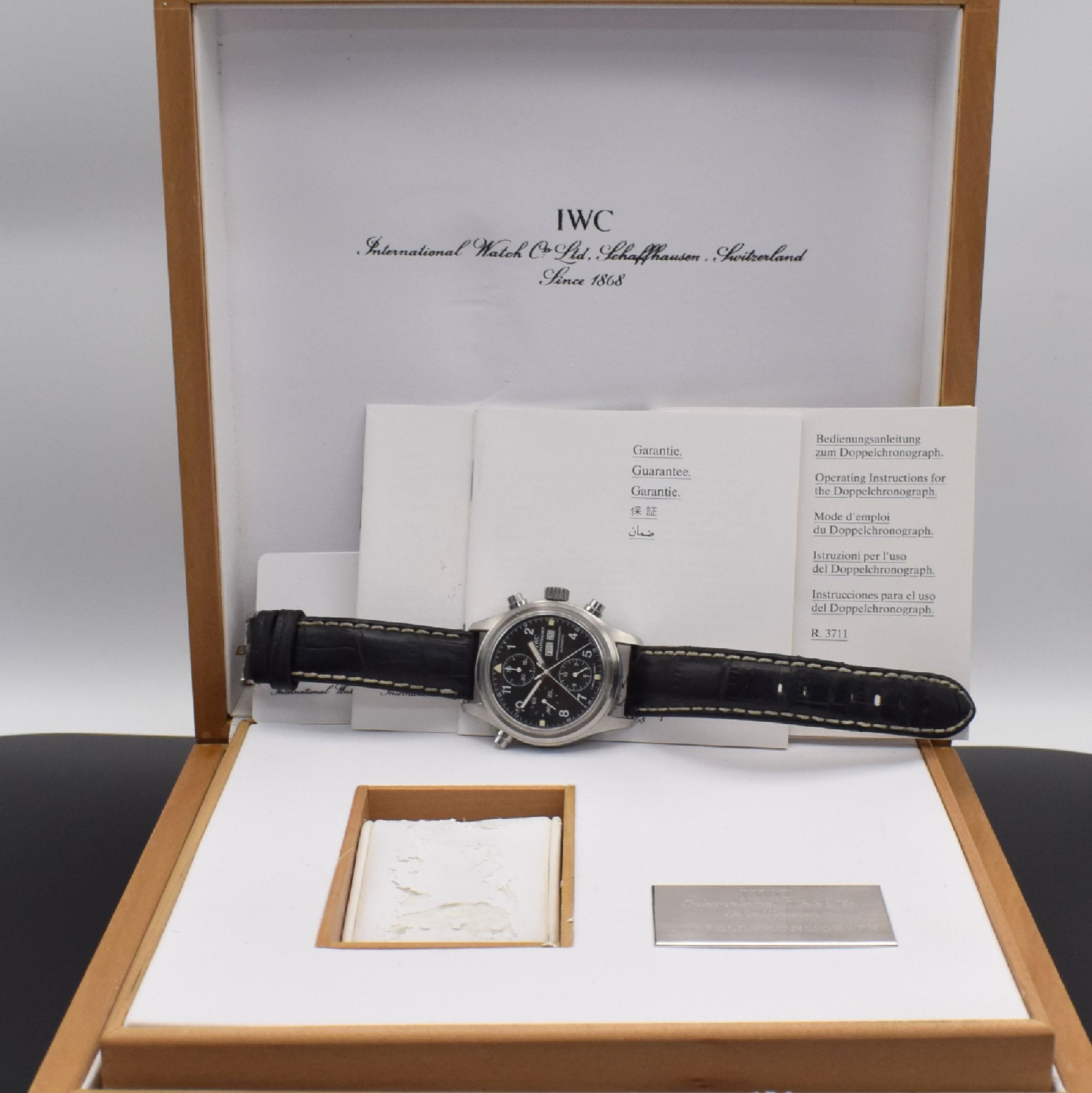 Detail i: IWC Herrenarmbanduhr "Der Doppelchronograph" Referenz 3711-001, Automatik, verschr. Edelstahlgeh. m. Weicheisen Innengeh., verschr. Krone, ...