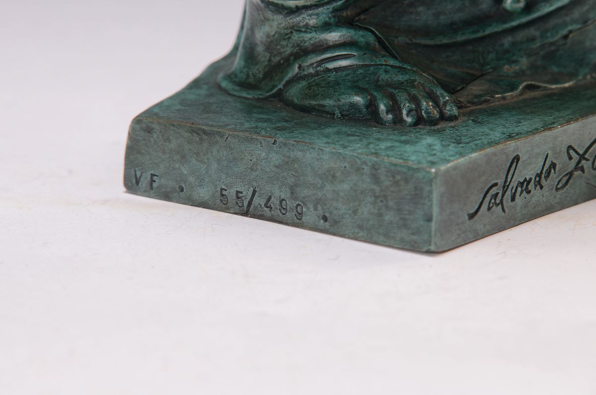 Detail c: Salvador Dali, 1904 Figueres - 1989, "Venus a Tiroirs", Bronze blau patiniert, bez. "Valsuani", rückseitig dat. 1988 Demart, ...