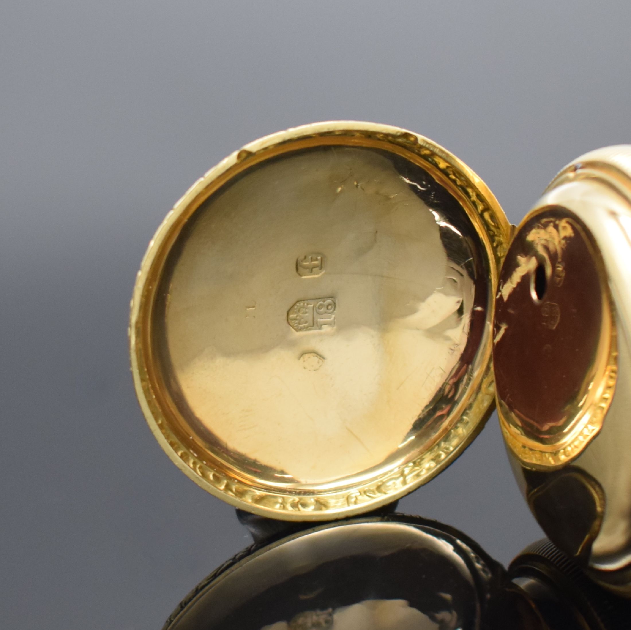 Detail b: LONDON A 1822 offene Herrentaschenuhr mit Schlüsselaufzug in GG 750/000, Boden m. Blumendekor, massives z. T. guill. Gold- Zifferbl., Std.-Zeichen ...