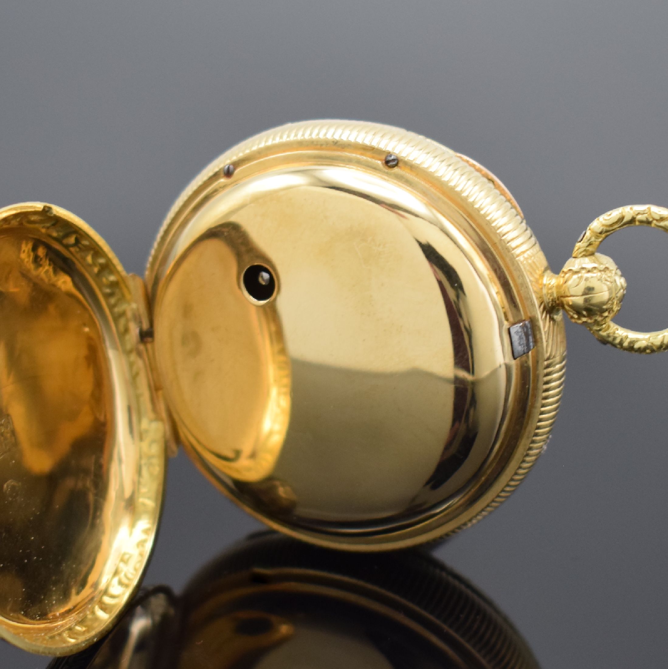 Detail c: LONDON A 1822 offene Herrentaschenuhr mit Schlüsselaufzug in GG 750/000, Boden m. Blumendekor, massives z. T. guill. Gold- Zifferbl., Std.-Zeichen ...