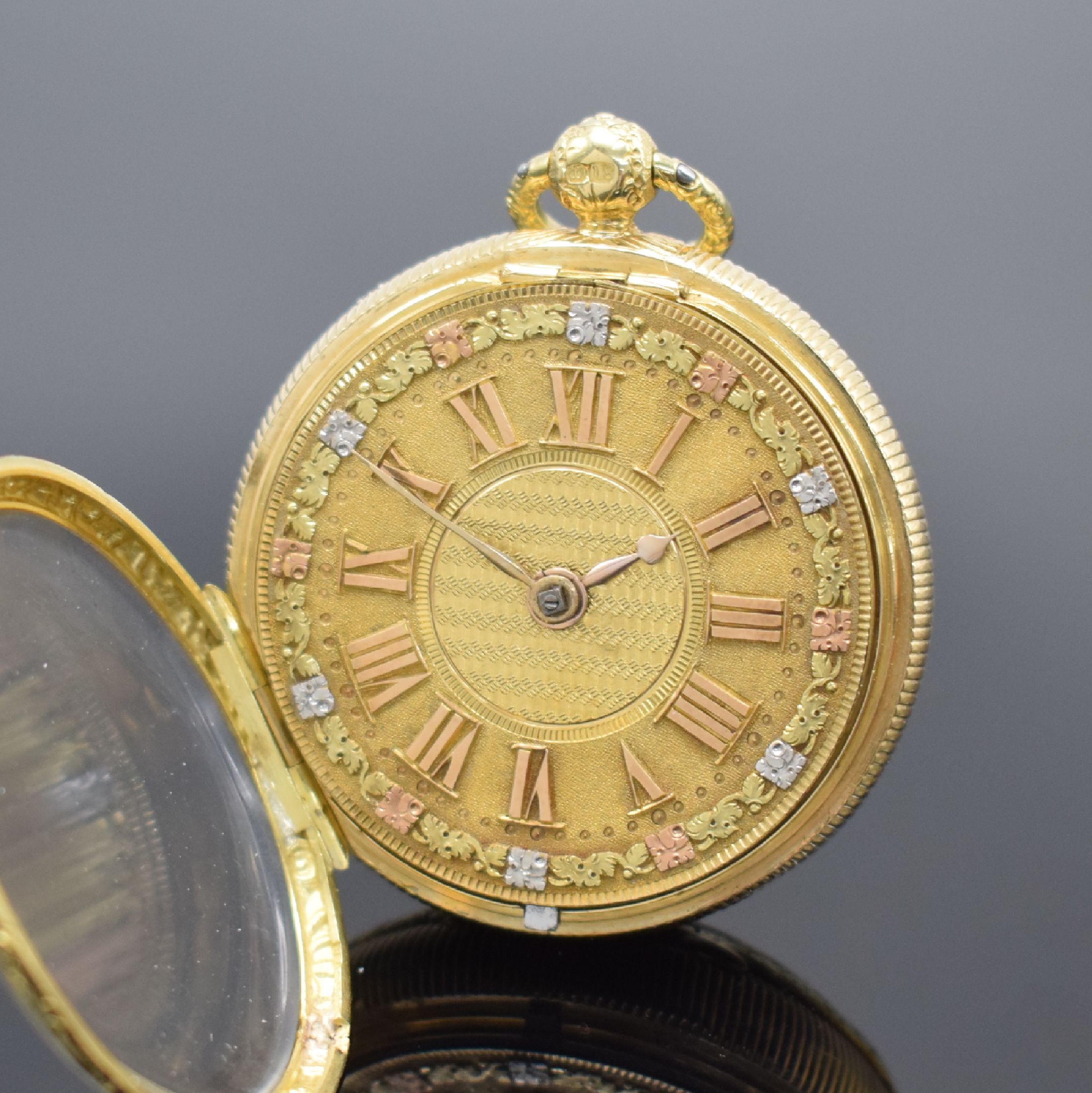 Detail d: LONDON A 1822 offene Herrentaschenuhr mit Schlüsselaufzug in GG 750/000, Boden m. Blumendekor, massives z. T. guill. Gold- Zifferbl., Std.-Zeichen ...