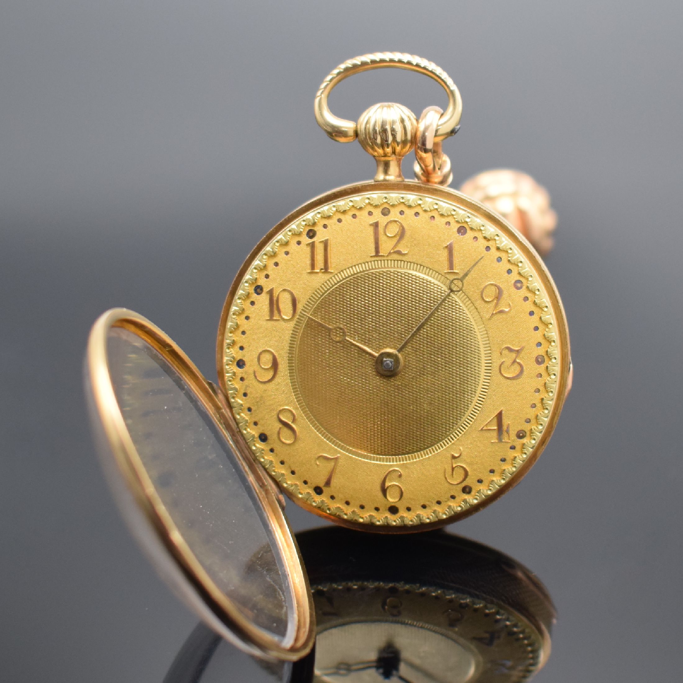 Detail b: DES GRANGES London Spindeltaschenuhr in RoseG 750/000 an RG 585/000 Kette, um 1830, bekannt. Uhrmacher lt. "Baillie" S 84, gehobene ...