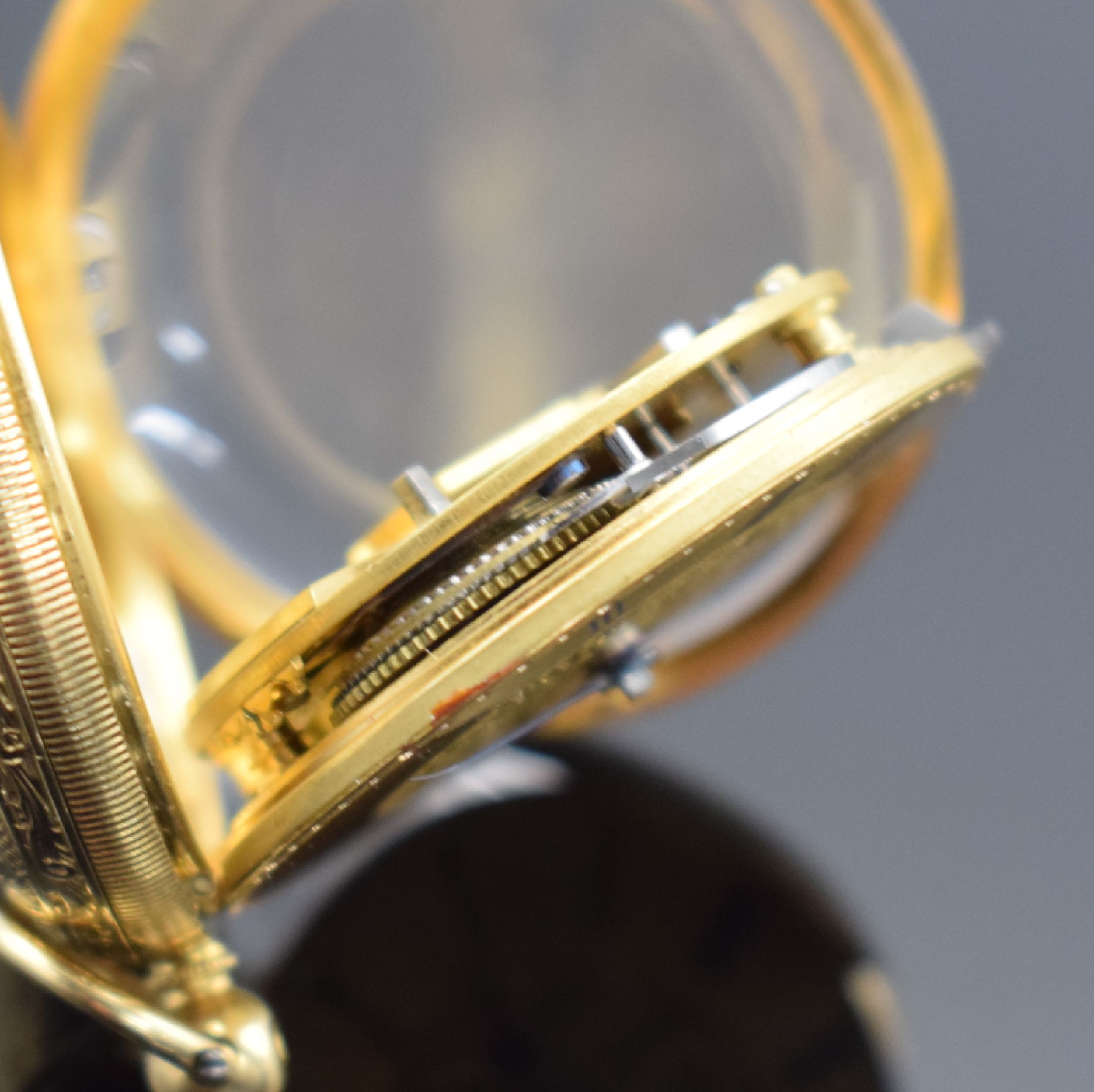 Detail e: E. J. DENT London Goldtaschenuhr Nr. 10568 in GG 750/000, England um 1825, Gold Zifferblatt, gebl. Zeiger, feines Spitzzahn- Ankerwerk, gebl. ...