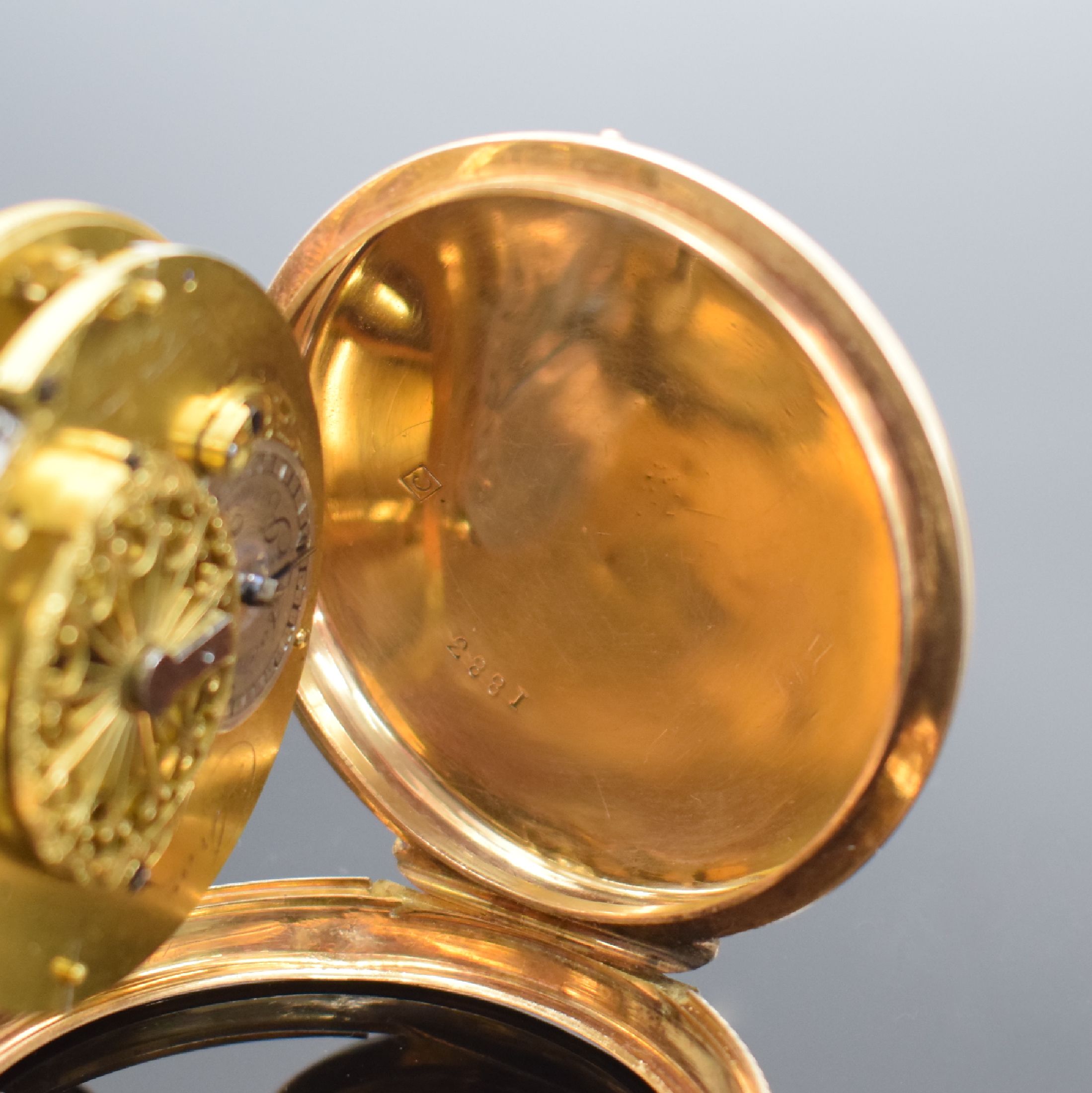 Detail d: DROZ Rouen offene Spindeltaschenuhr in RG 750/000, Frankreich um 1800, 2-teil. Geh., Glasrd. am Scharnier, Emailzifferbl. m. arab. Zahlen besch., ...