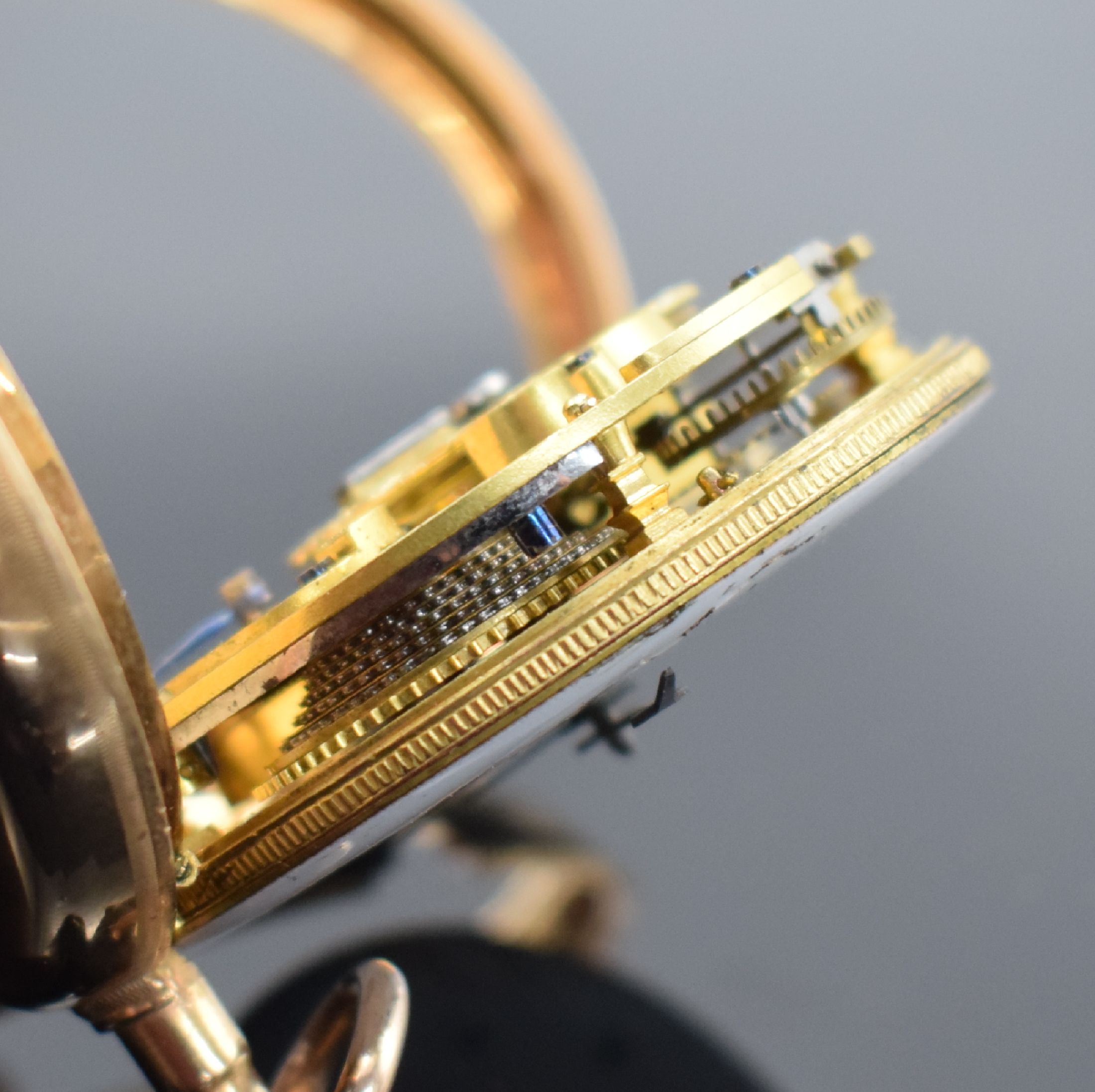 Detail f: DROZ Rouen offene Spindeltaschenuhr in RG 750/000, Frankreich um 1800, 2-teil. Geh., Glasrd. am Scharnier, Emailzifferbl. m. arab. Zahlen besch., ...