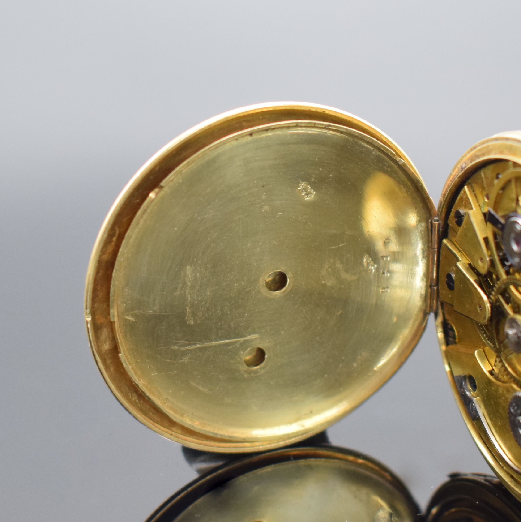 Detail d: A. VERDIERE Paris offene Taschenuhr in GG 750/000, Frankreich um 1830, 2-Deckel Goldgeh. dell., silb. Zifferbl. m. röm. Zahlen, gold. Zeiger, verg. ...