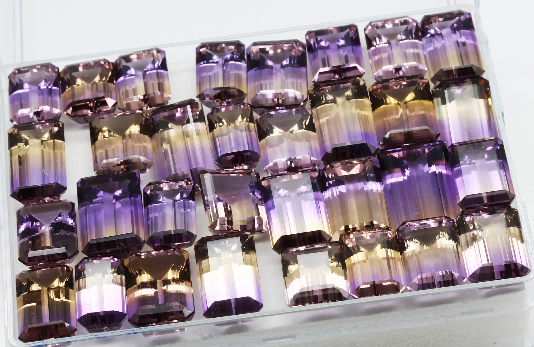 Detail a: Lot lose Ametrine zus. ca. 222,00 ct, Treppenschliff in versch. Größen, Idar- Obersteiner Schleifarbeit