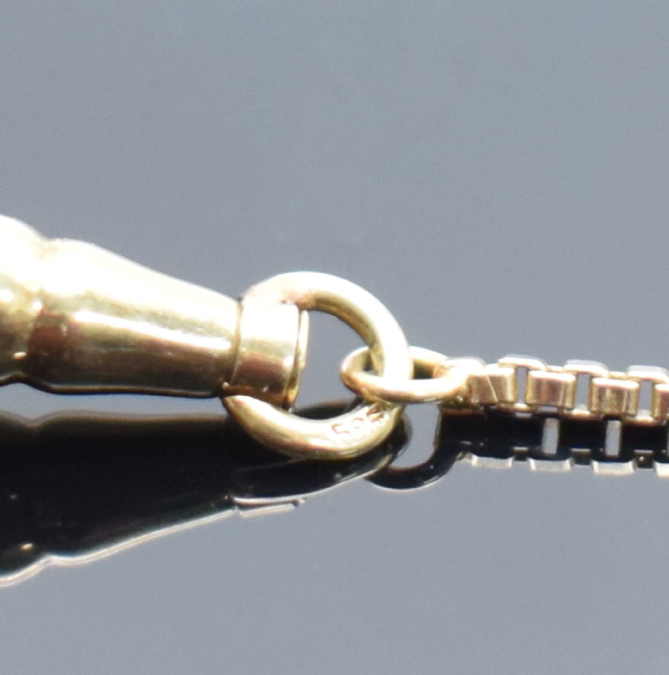 Detail c: PREDIAL Frackuhr in GG 585/000 mit Kette in GG 585/000, Schweiz um 1975, Handaufzug, Boden aufgedr., gold. Zifferbl. m. gold. Std.-Ind. & Zeigern, ...