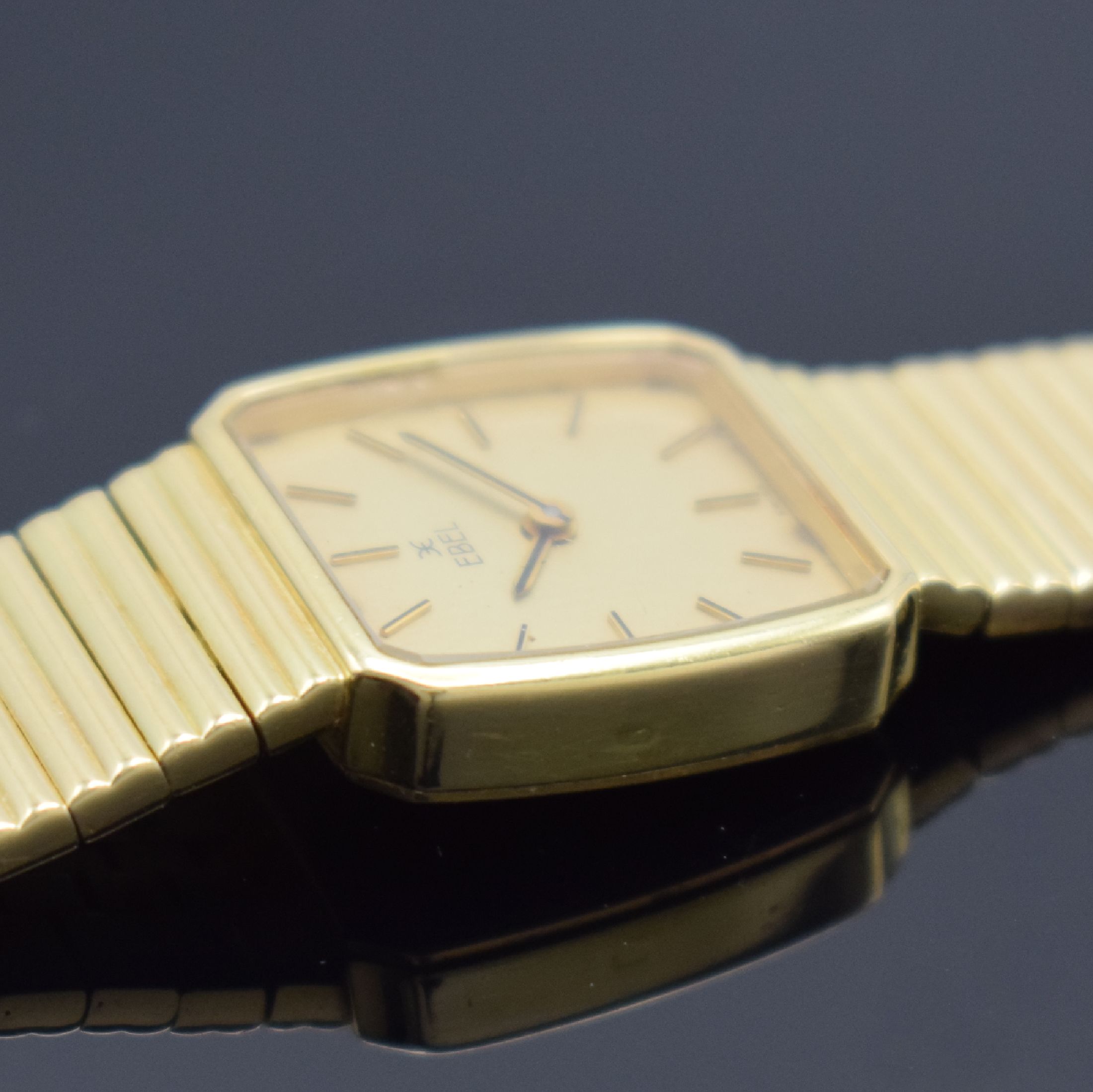 Detail d: EBEL Damengoldbanduhr in GG 750/000, Schweiz verk. lt. beil. orig. Garantie 08/1982, Handaufzug, Geh. an orig. Goldband in GG 750/000, dell. Boden ...