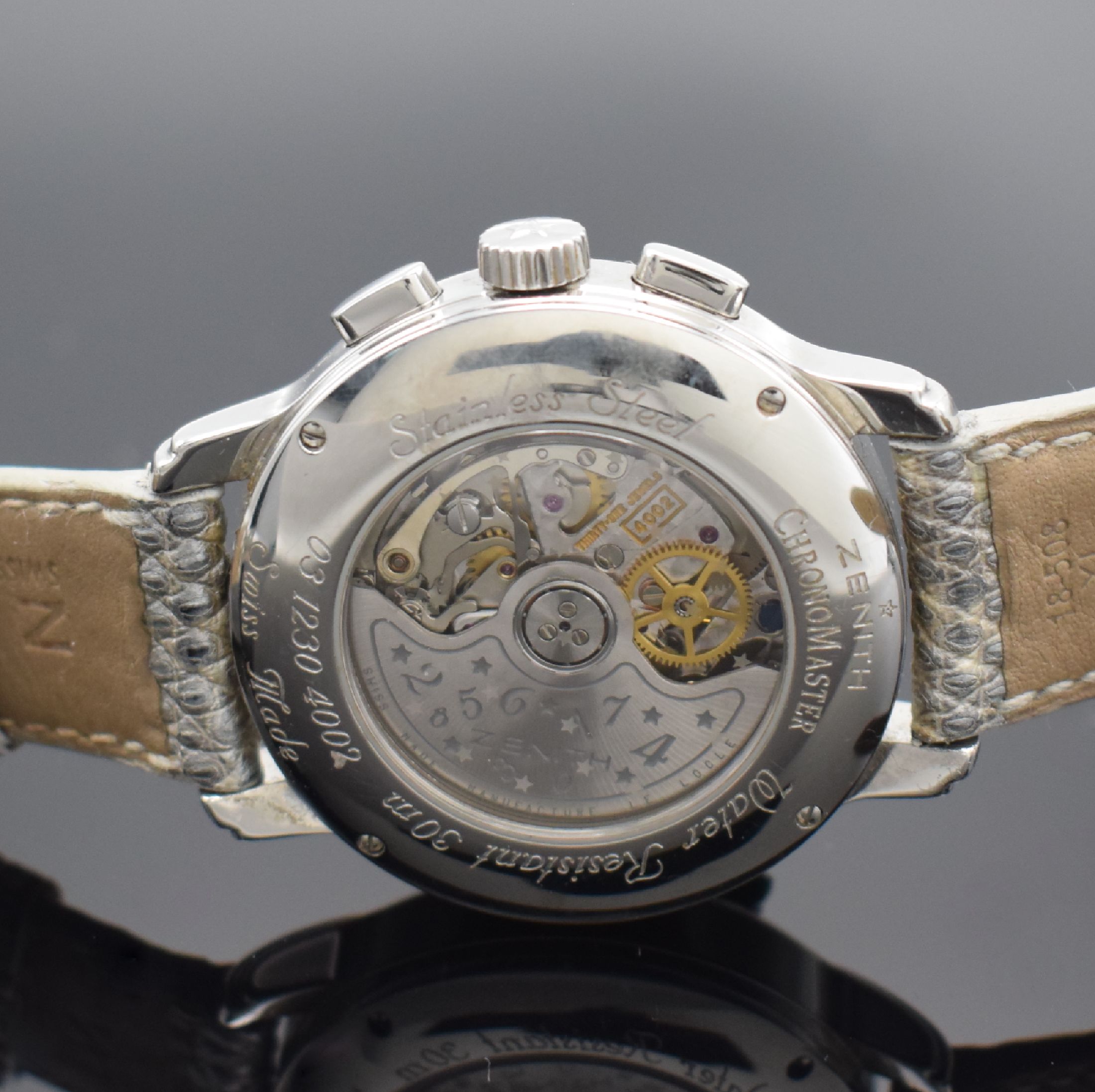 Detail d: ZENITH El Primero Chronomaster Armbanduhr in Stahl, Schweiz um 2010, Automatik, Ref. 03 1230 4002, beids. vergl. Geh., Boden 4-fach verschr., orig. ...