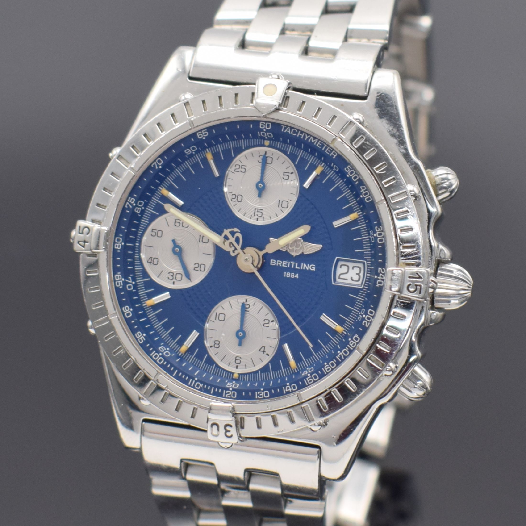 Detail a: BREITLING Chronomat Herrenarmbanduhr mit Chronograph in Stahl, Schweiz um 1995, Automatik, Ref. A13050.1, Boden & Krone verschr., orig. Pilotband m. ...