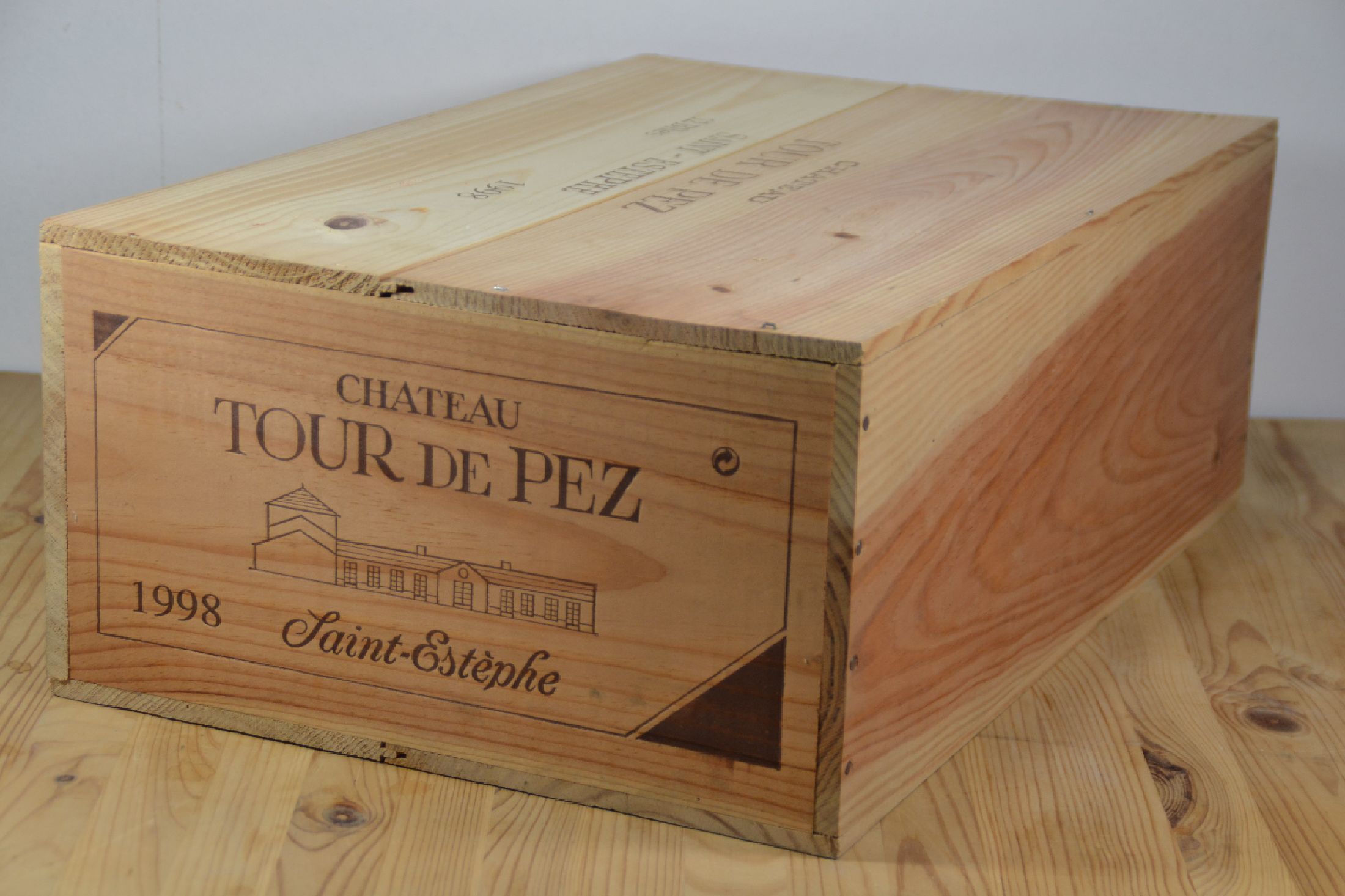 12 Flaschen Chateau Tour de Pez, Saint- Estephe, 1998, in orig. verschlossener Holzkiste