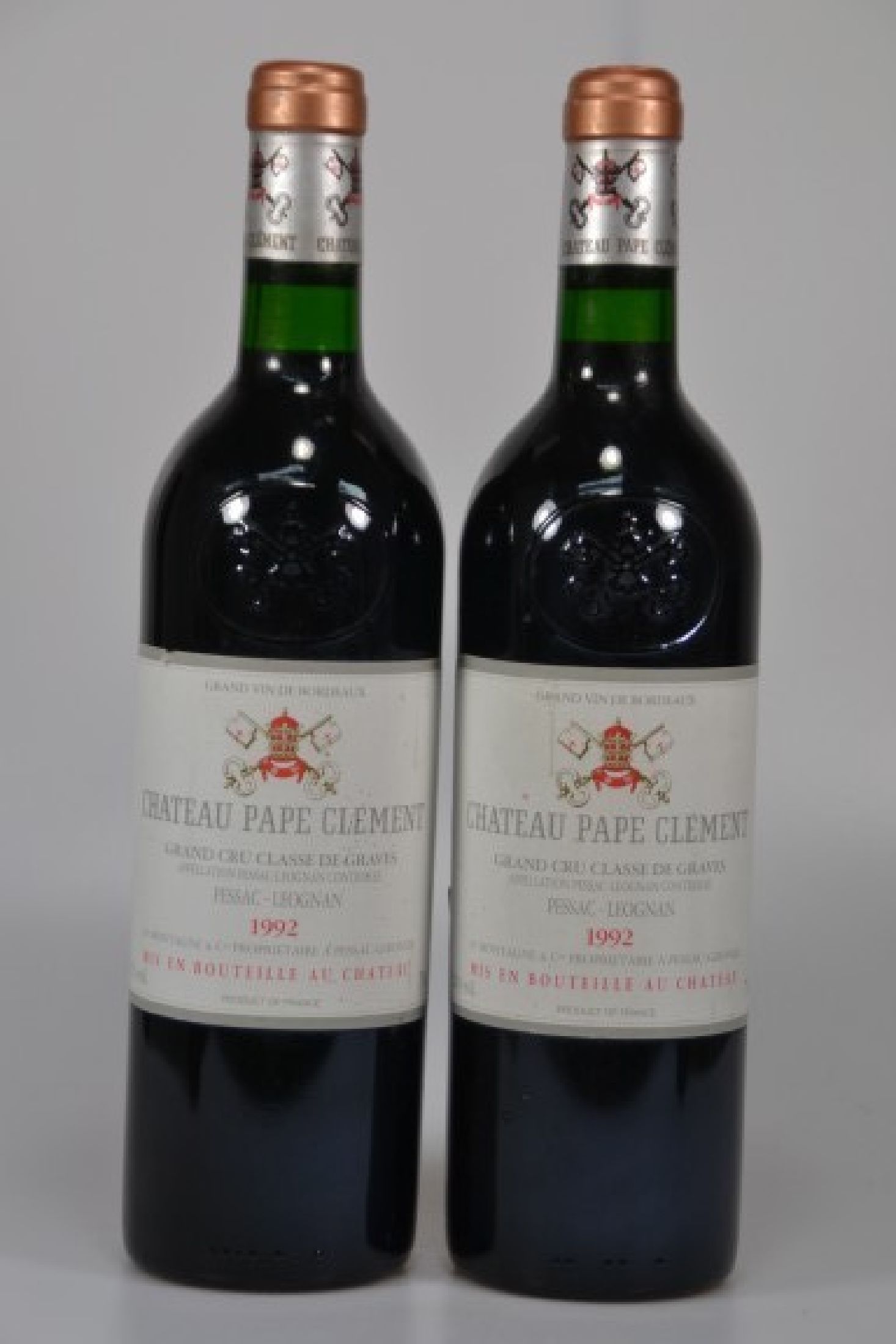 2 Flaschen 1992 Chateau Pape Clement, Pessac-Leognan, Grand Cru Classe de Graves, je 750ml, 12,5% Vol., mind. Into Neck, unverkostet