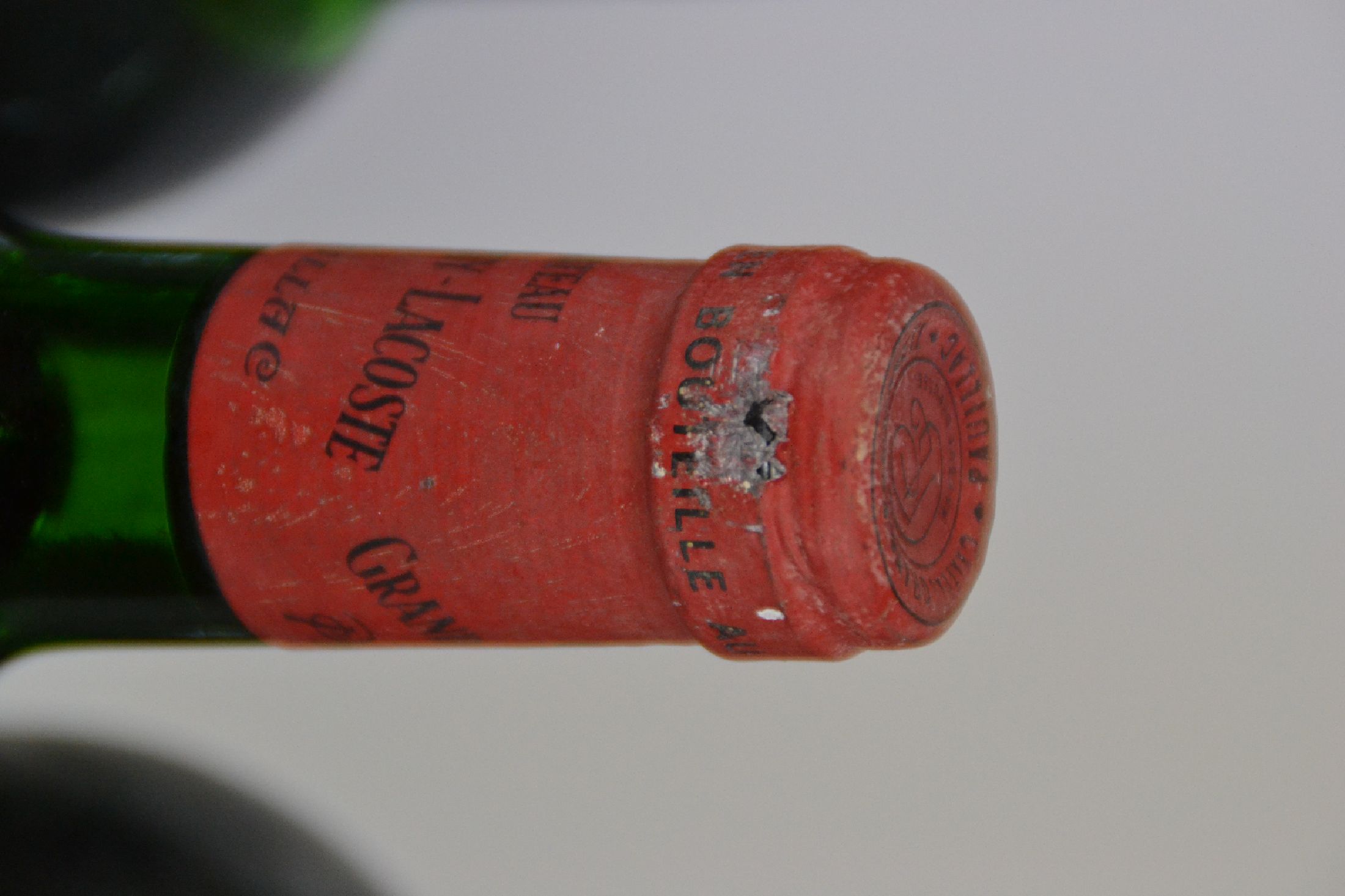 Detail a: 3 Flaschen 1983 Chateau Grand Puy Lacoste, Saint Guirons, Pauillac, 750ml, Etiketten beschmutzt, Kapsel 2x l. best., 86 Parker -Punkte, laut Parker ...