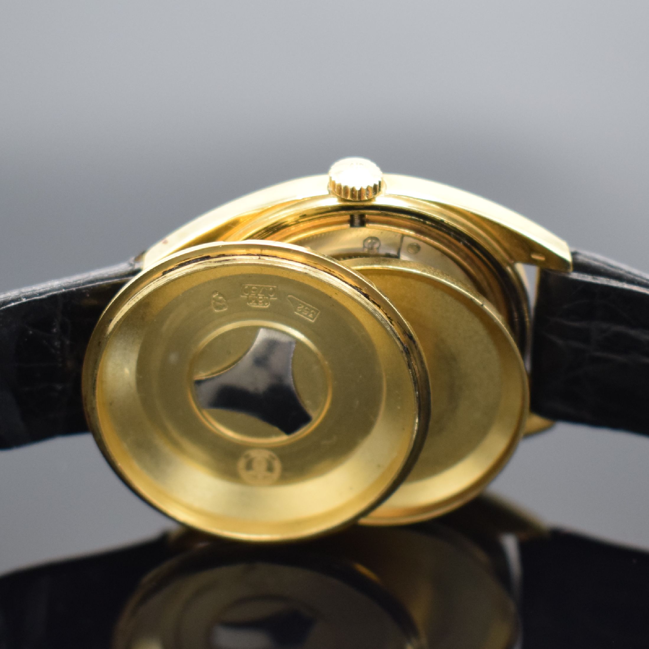 Detail f: GIRARD PERREGAUX Gyromatic Chronometer HF 36000 A/H Herrenarmbanduhr in GG 750/000, Schweiz um 1968, Automatik, Boden verschr., gold. Zifferbl. m. ...