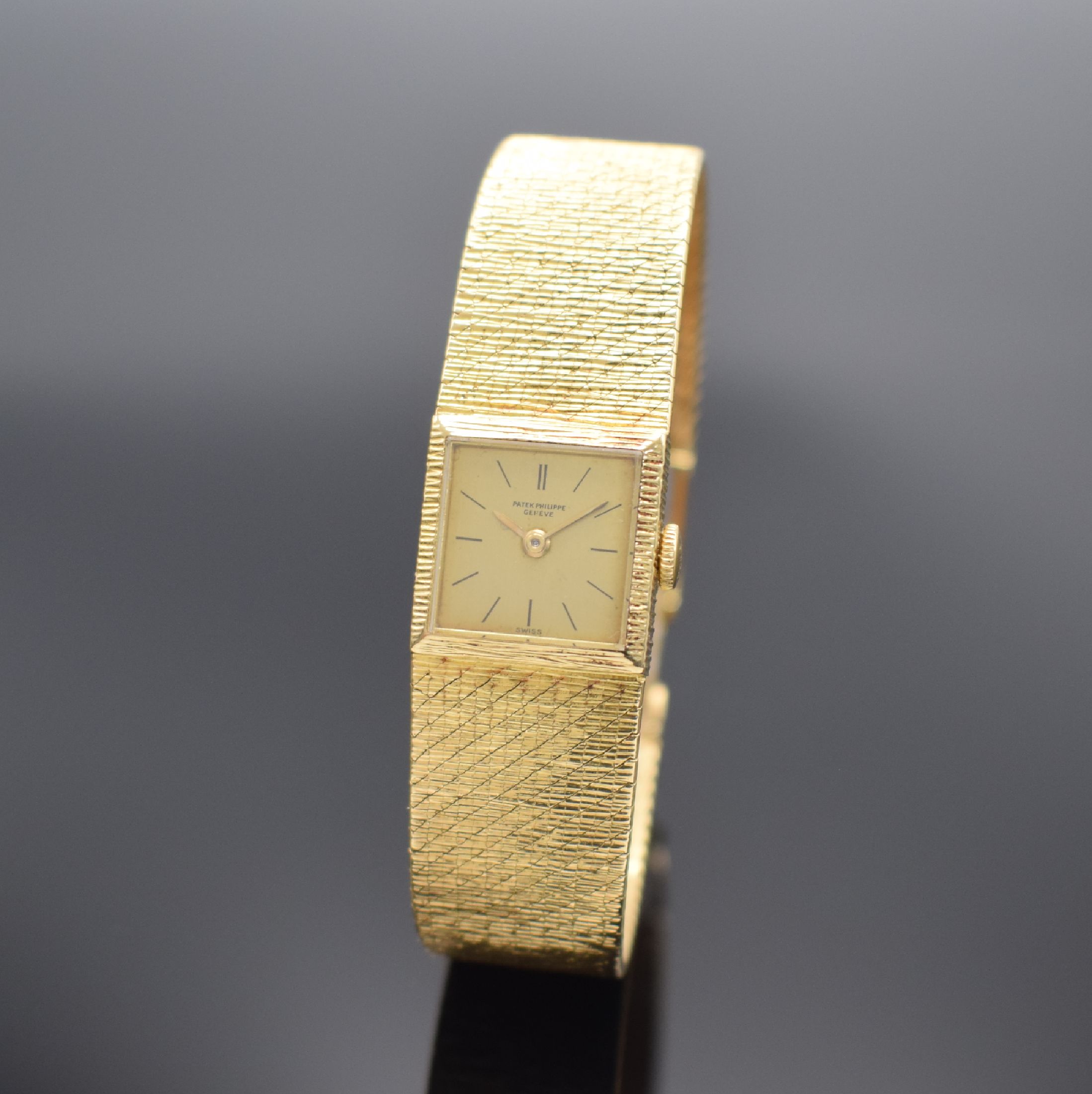 PATEK PHILIPPE Damenarmbanduhr in GG 750/000 Referenz 3285/50J, Schweiz um 1960, Handaufzug, Boden 4-fach verschr. (1x Schraube neutr. ers.), orig. ...