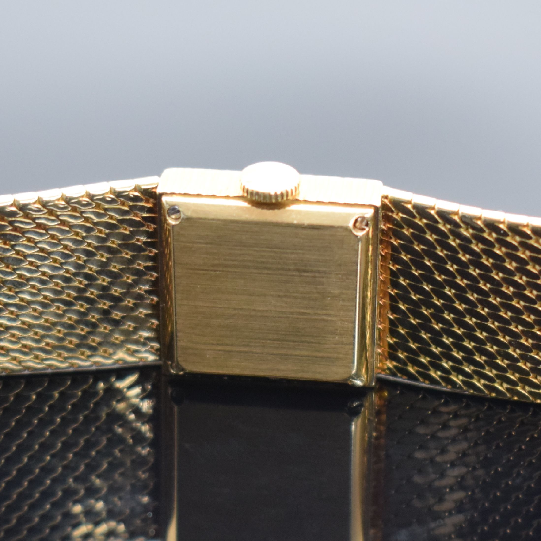 Detail e: PATEK PHILIPPE Damenarmbanduhr in GG 750/000 Referenz 3285/50J, Schweiz um 1960, Handaufzug, Boden 4-fach verschr. (1x Schraube neutr. ers.), orig. ...