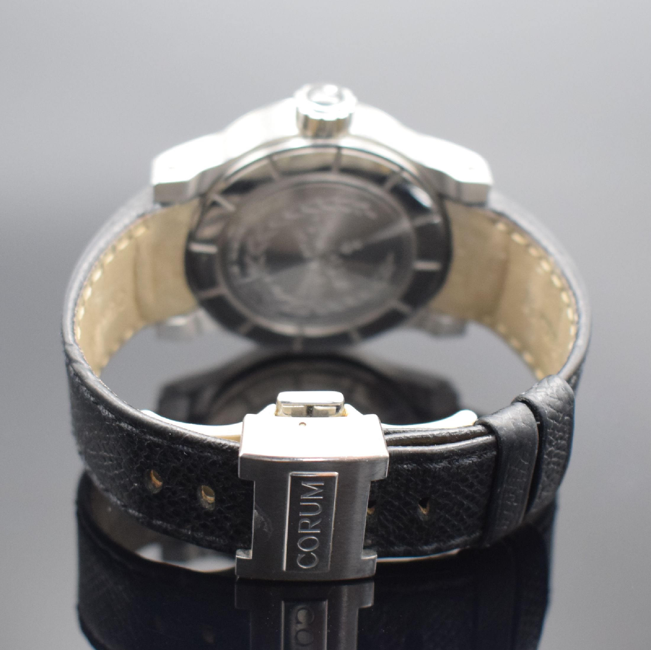 Detail b: CORUM Herrenarmbanduhr Serie Romulus Referenz 02.0001, Automatik, Schweiz um 2005, Edelstahlgeh. inkl. orig. Lederband m. dopp. Faltschl., Boden & ...