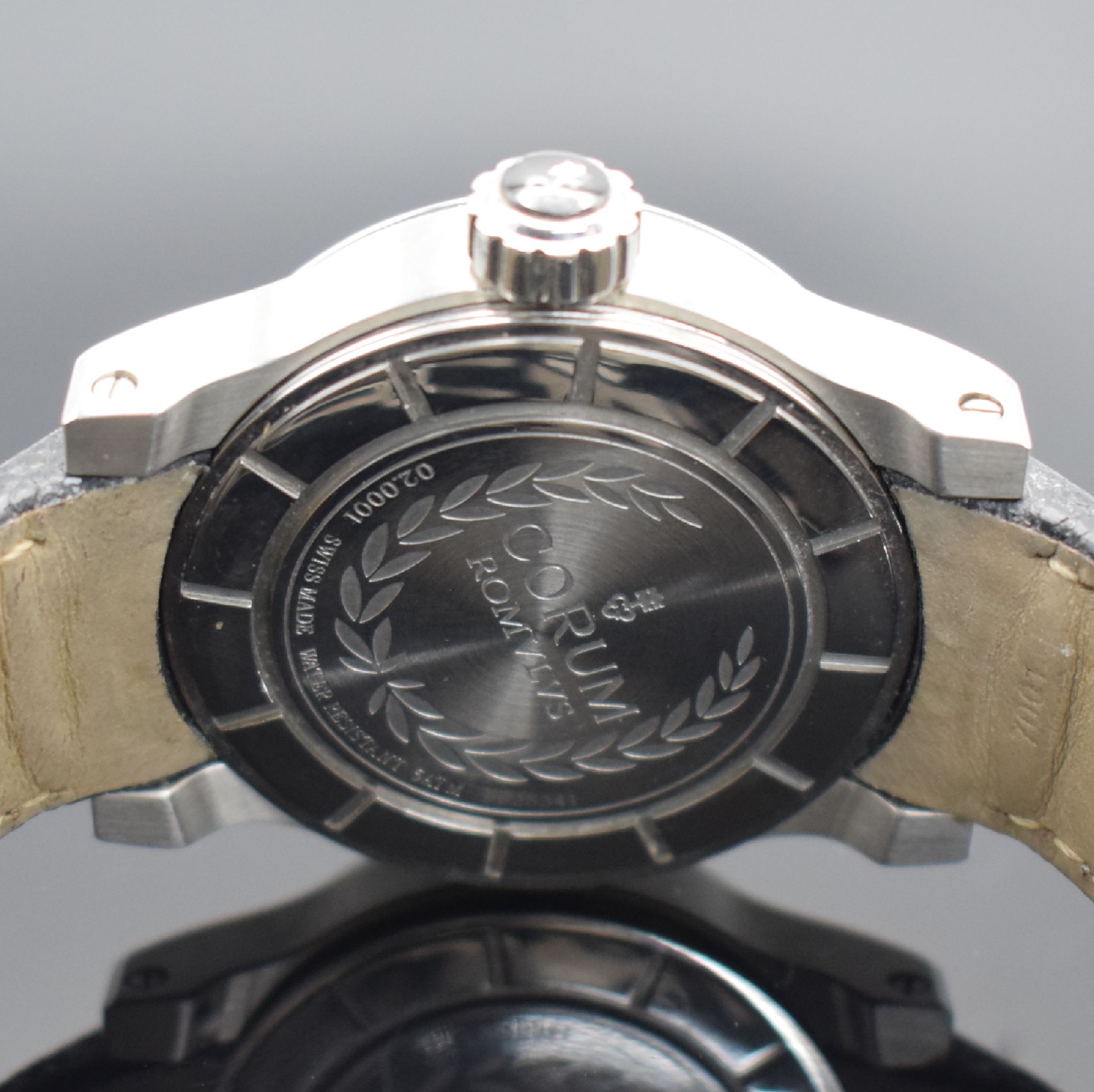 Detail d: CORUM Herrenarmbanduhr Serie Romulus Referenz 02.0001, Automatik, Schweiz um 2005, Edelstahlgeh. inkl. orig. Lederband m. dopp. Faltschl., Boden & ...