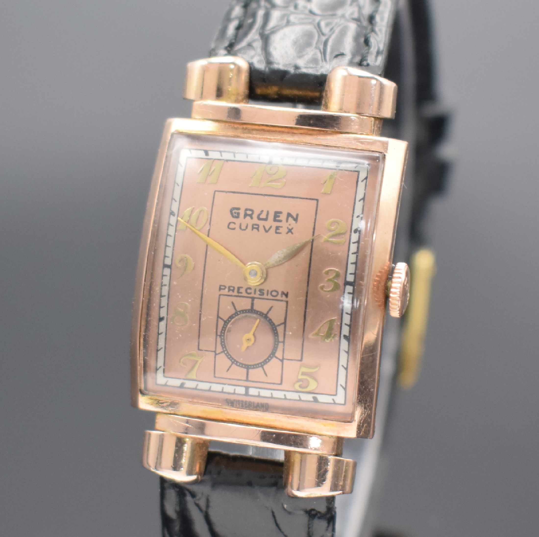 Detail a: GRUEN Curvex Herrenarmbanduhr, Schweiz/USA um 1941, Handaufzug, Ref. 440 449, gewölbtes Geh. in 10K Rose gold filled, Boden aufgedr., ausgef. ...