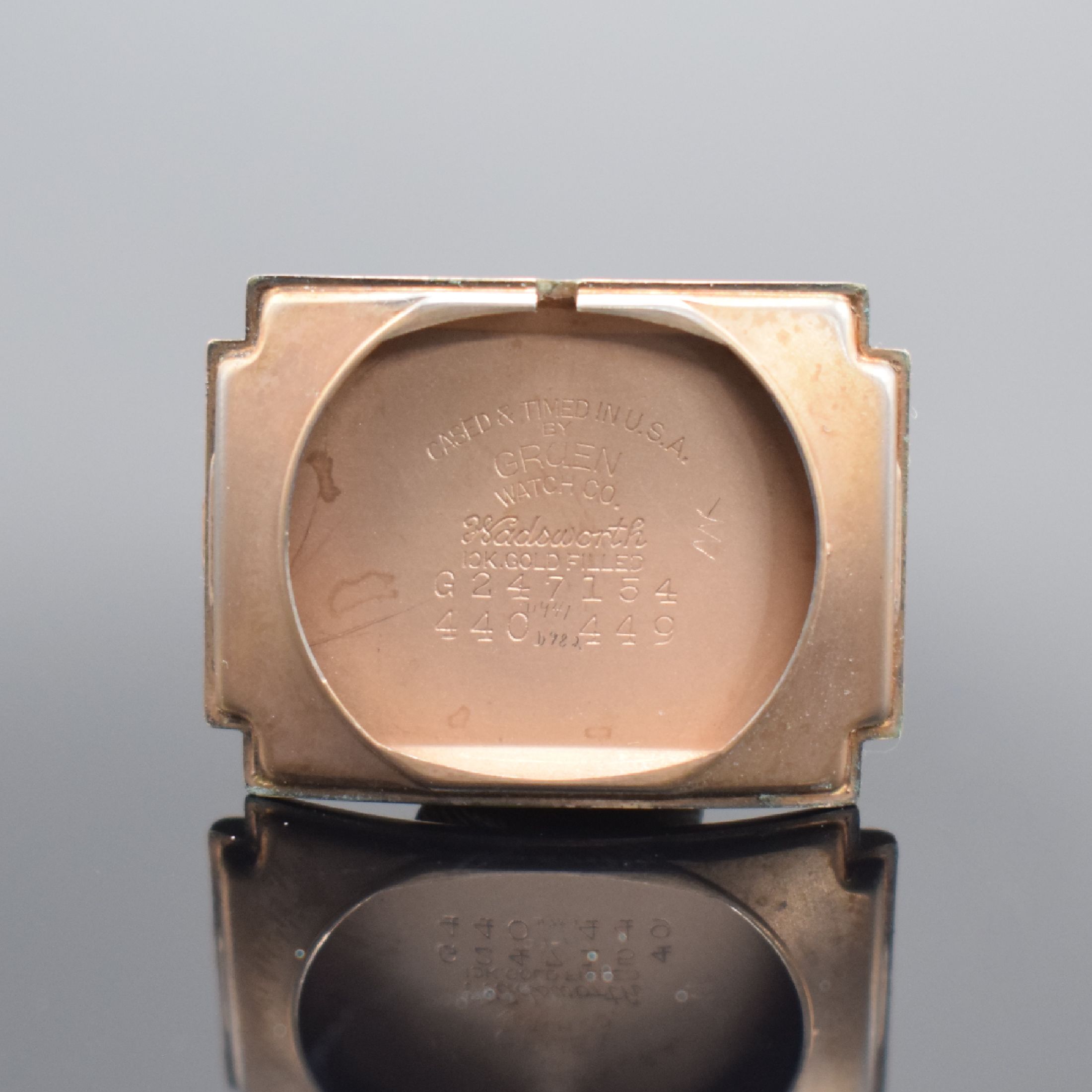 Detail e: GRUEN Curvex Herrenarmbanduhr, Schweiz/USA um 1941, Handaufzug, Ref. 440 449, gewölbtes Geh. in 10K Rose gold filled, Boden aufgedr., ausgef. ...