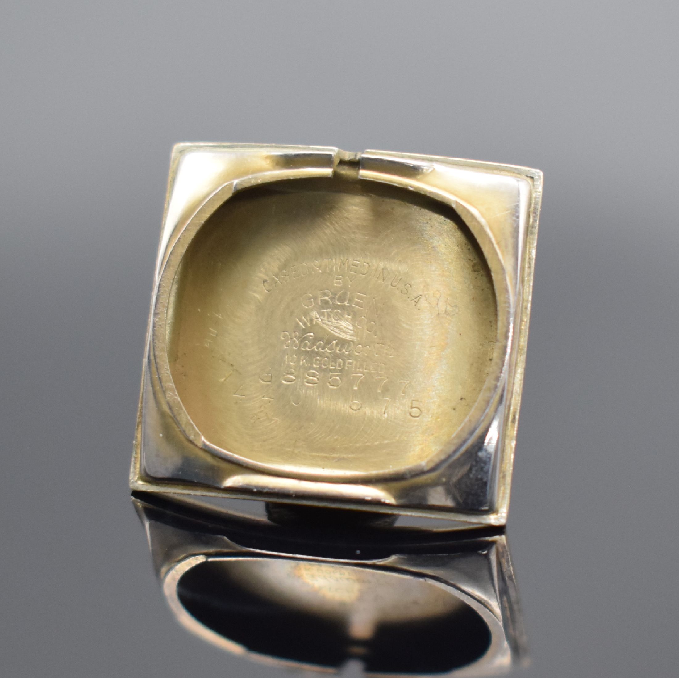 Detail e: GRUEN Curvex Herrenarmbanduhr, Schweiz/USA um 1941, Handaufzug, Ref. 440 575, gewölbtes Geh. in 10K gold filled, Boden aufgedr., gewölbtes ...