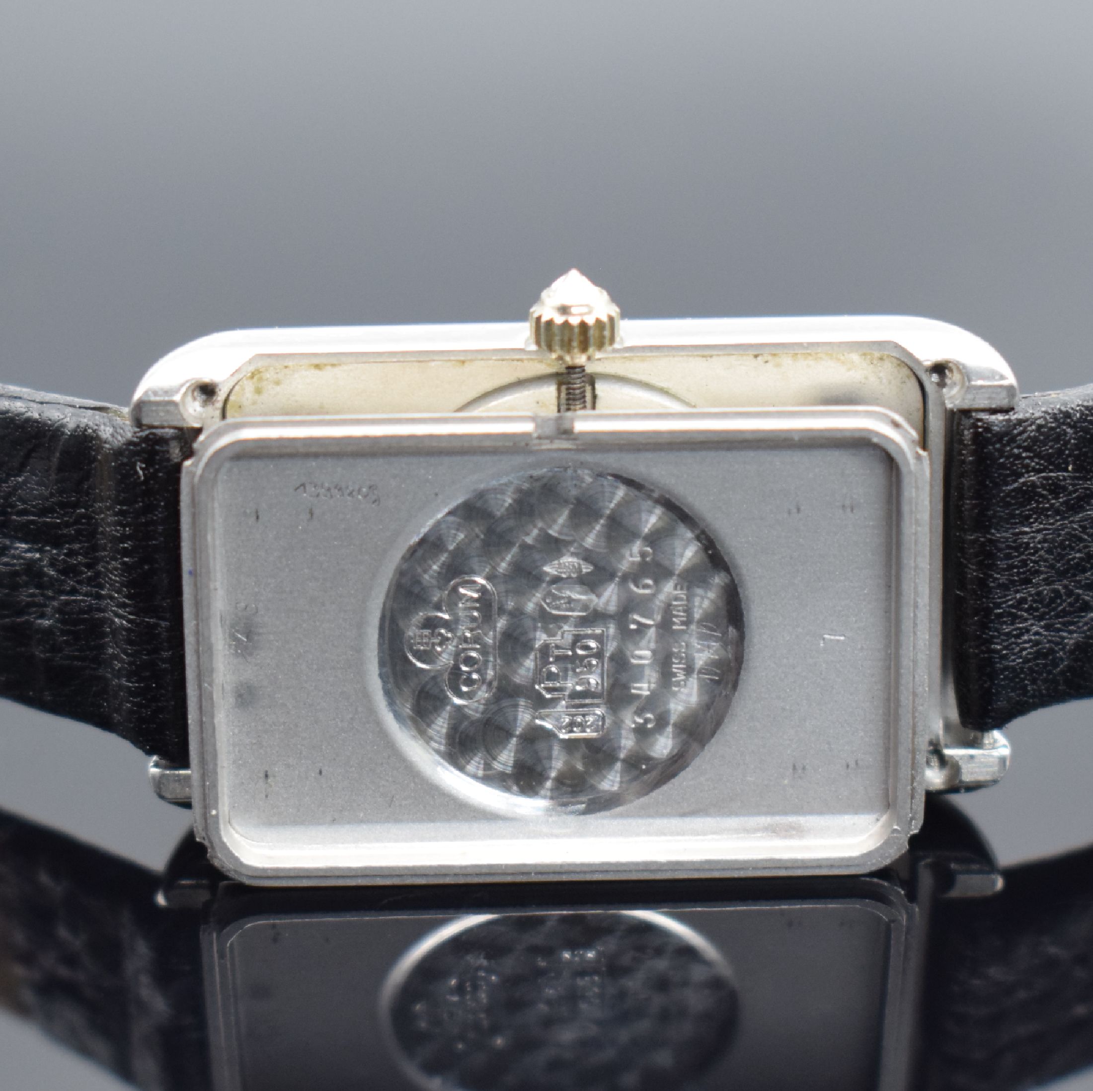 Detail f: CORUM hochfeine & seltene Herrenarmbanduhr in Form eines 10g Platinbarrens Nr. 142, Handaufzug, Schweiz um 1979, Platingeh. inkl. Lederband m. orig. ...