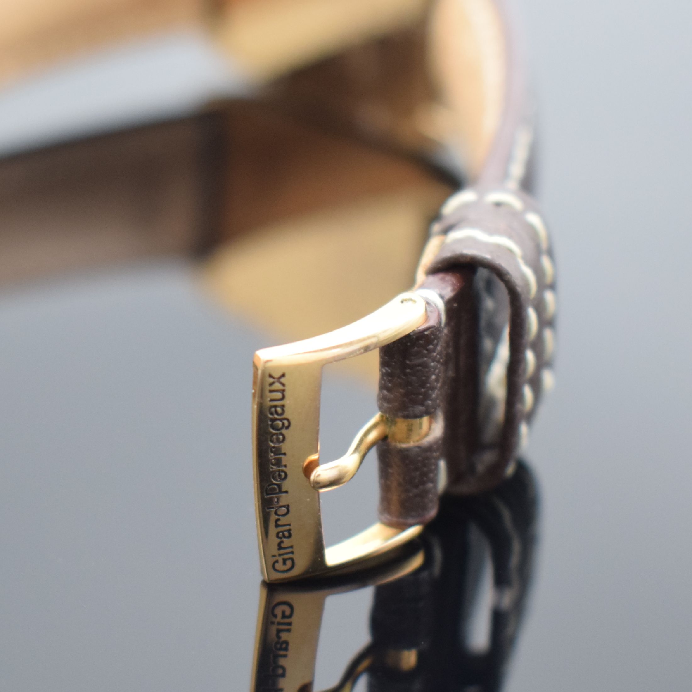 Detail b: GIRARD PERREGAUX Herrenarmbanduhr Richeville in Rosegold 750/000 Referenz 2510, Automatik, Schweiz um 1995, 2-teil. Geh. inkl. Lederband m. orig. ...