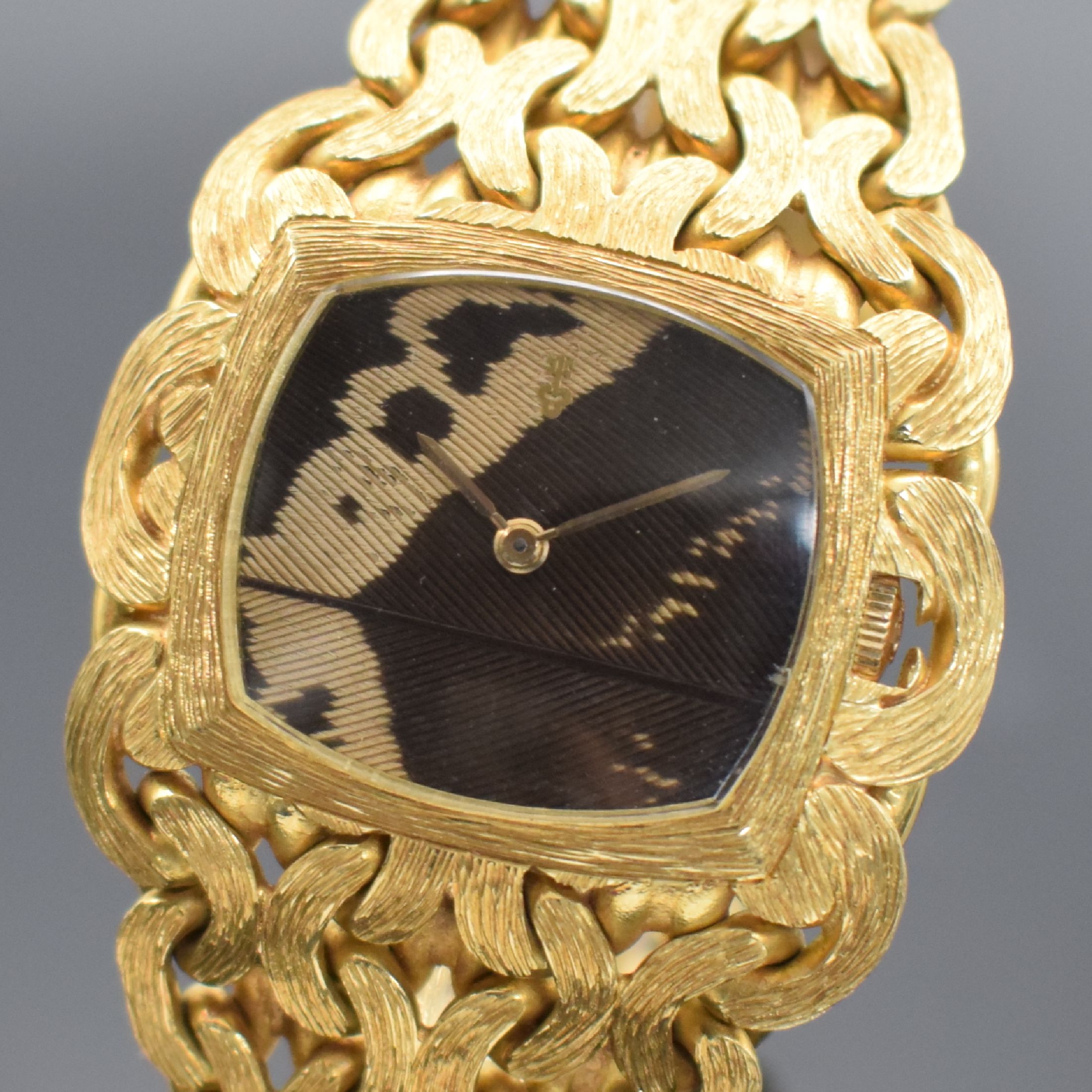 Detail a: CORUM extrem seltene, große Armbanduhr mit Vogelfeder-Zifferblatt in GG 750/000 Referenz 27456, Handaufzug, Schweiz um 1975, massives Gehäuse & ...
