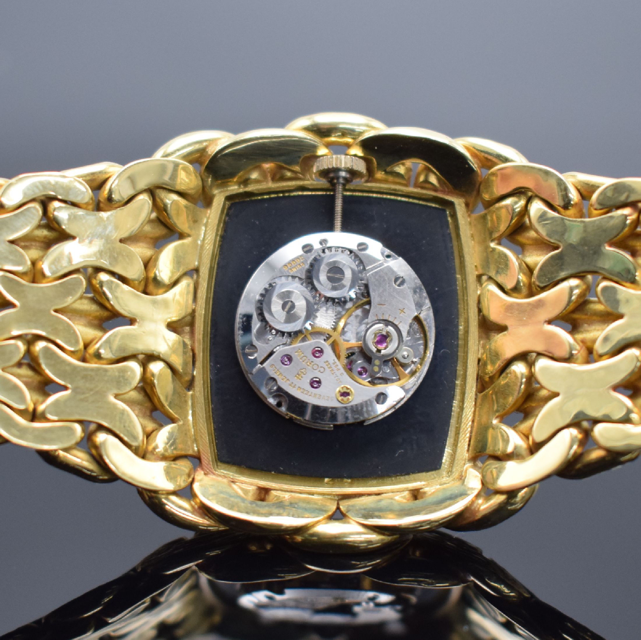 Detail e: CORUM extrem seltene, große Armbanduhr mit Vogelfeder-Zifferblatt in GG 750/000 Referenz 27456, Handaufzug, Schweiz um 1975, massives Gehäuse & ...