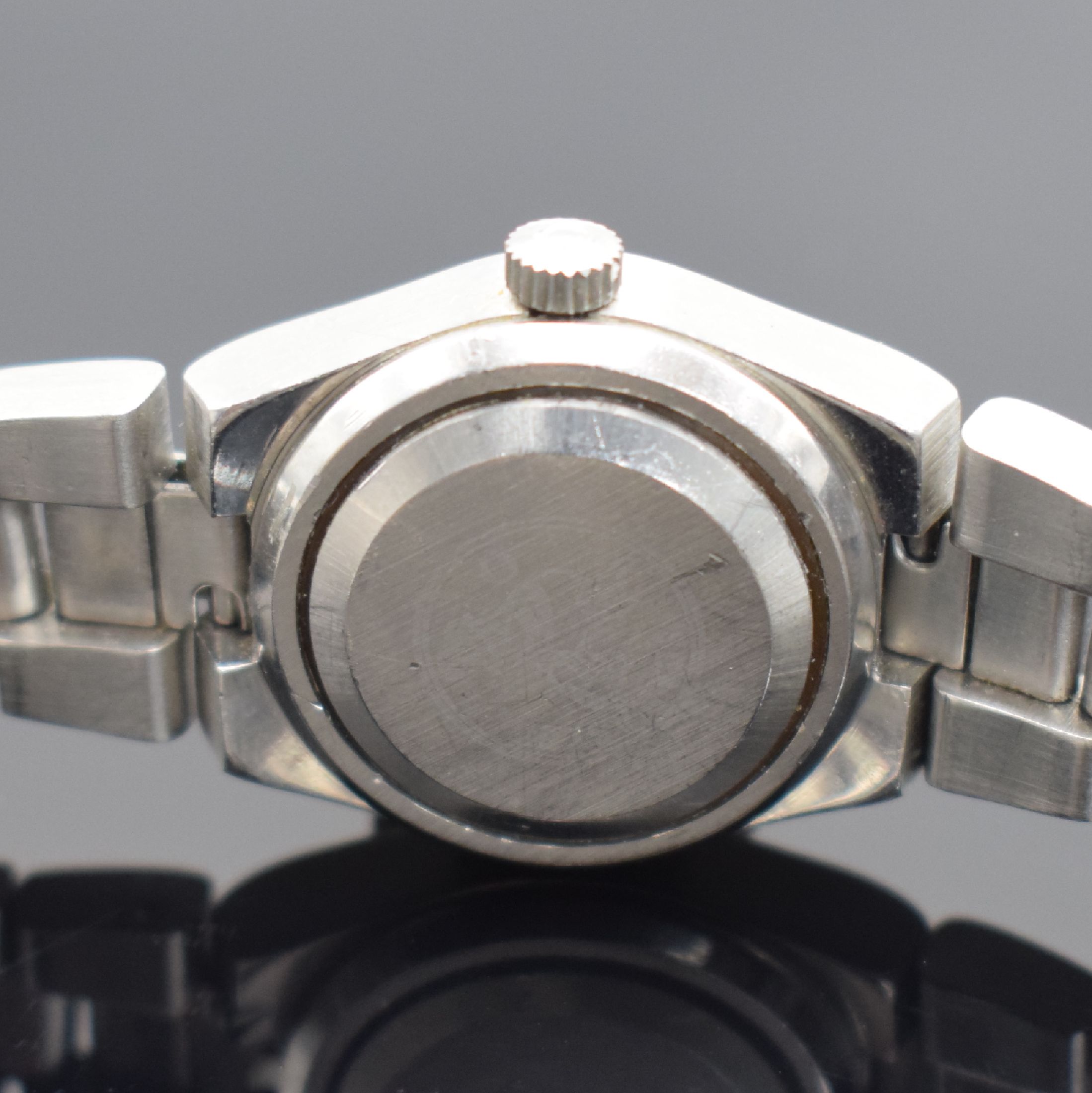 Detail d: OMEGA Seamaster Cosmic 2000 Damenarmbanduhr in Stahl Referenz 766.0804, Schweiz um 1972, Automatik, spez. Container-Geh. inkl. orig. Gliederband m. ...