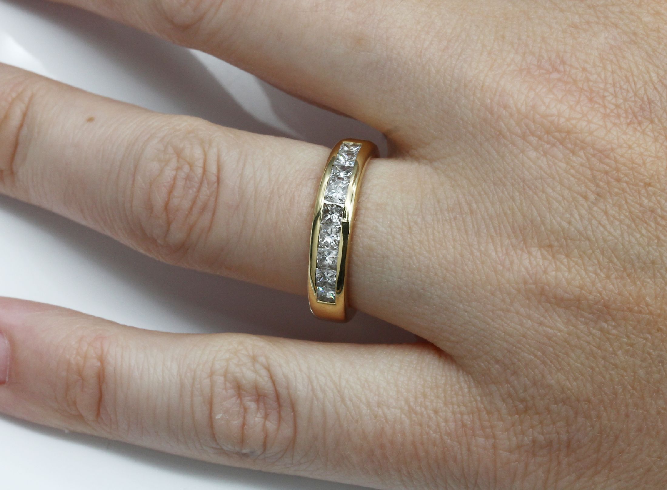 Detail a: 18 kt Gold Diamant-Ring, GG 750/000, 9 Princesscut-Diamanten zus. ca. 1.20 ct Weiß/siRW 57, ca. 7.5 g