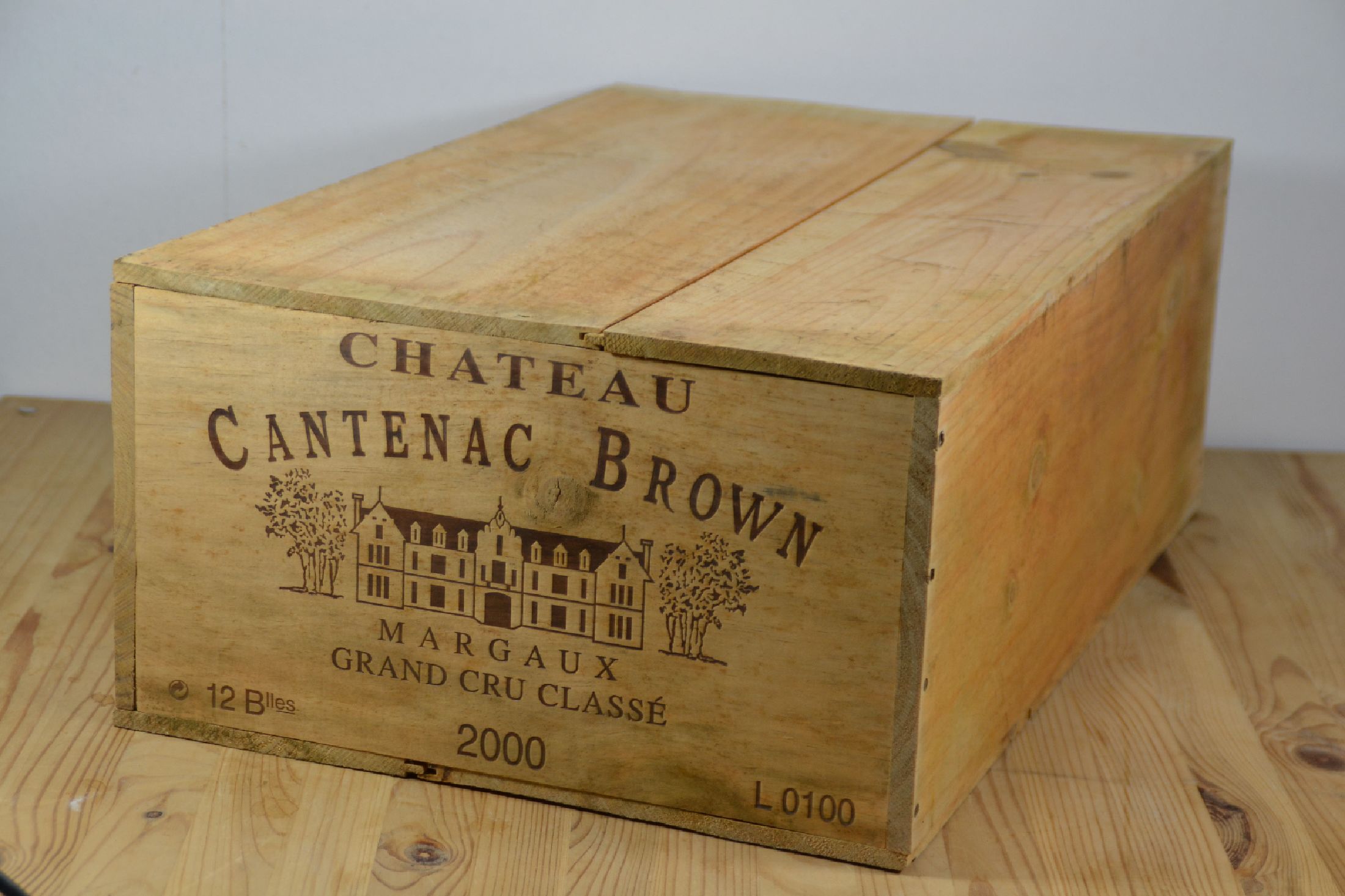12 Flaschen Chateau Cantenac Brown 2000, Margaux, je 75cl, orig. verkorkt und unver- kostet, high fill, orig. Holzbox