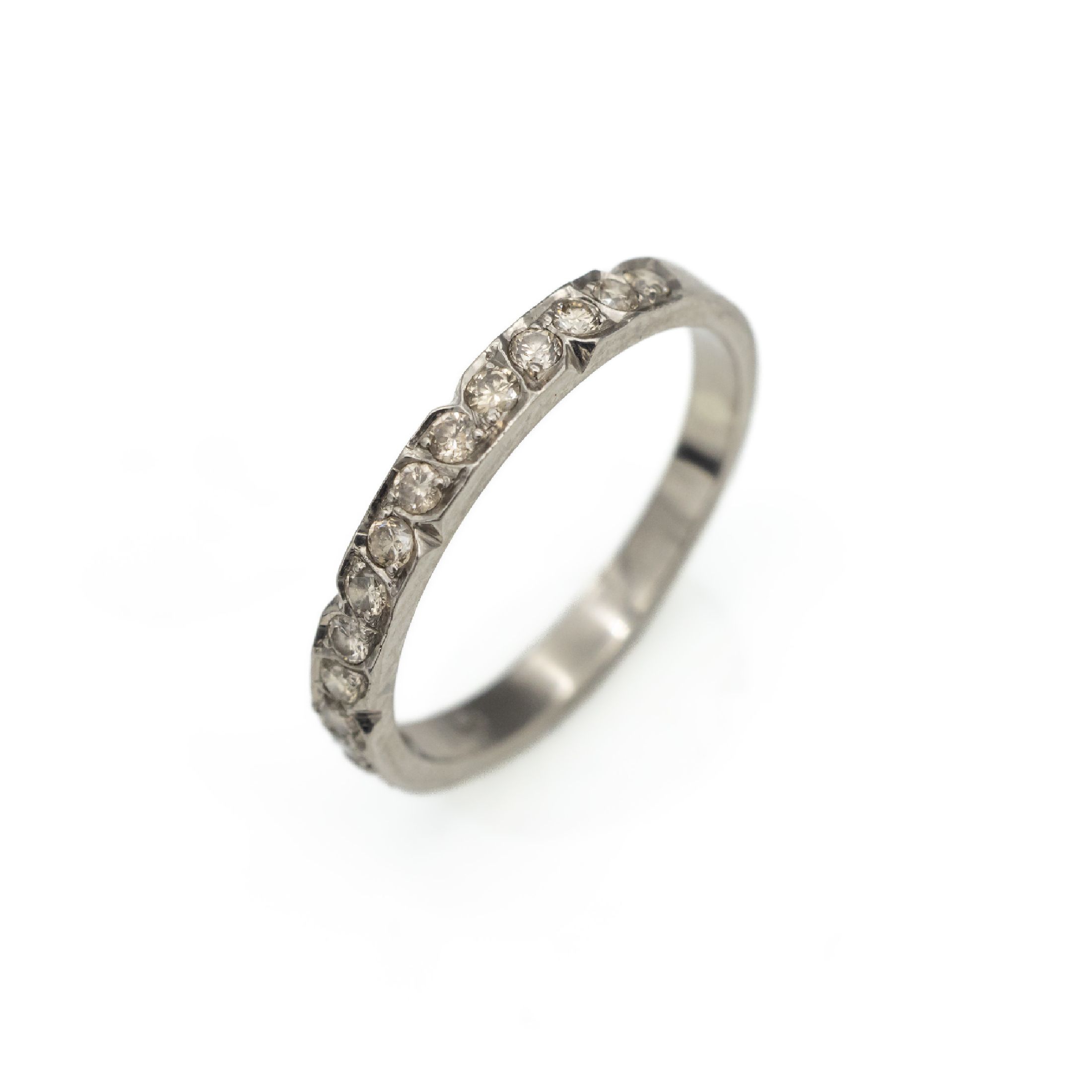18 kt Gold Brillant-Ring, WG 750/000, 15 Brillanten 0,50 ct get.Weiß-Weiß/si-p, RW 55, ca. 2.7 g