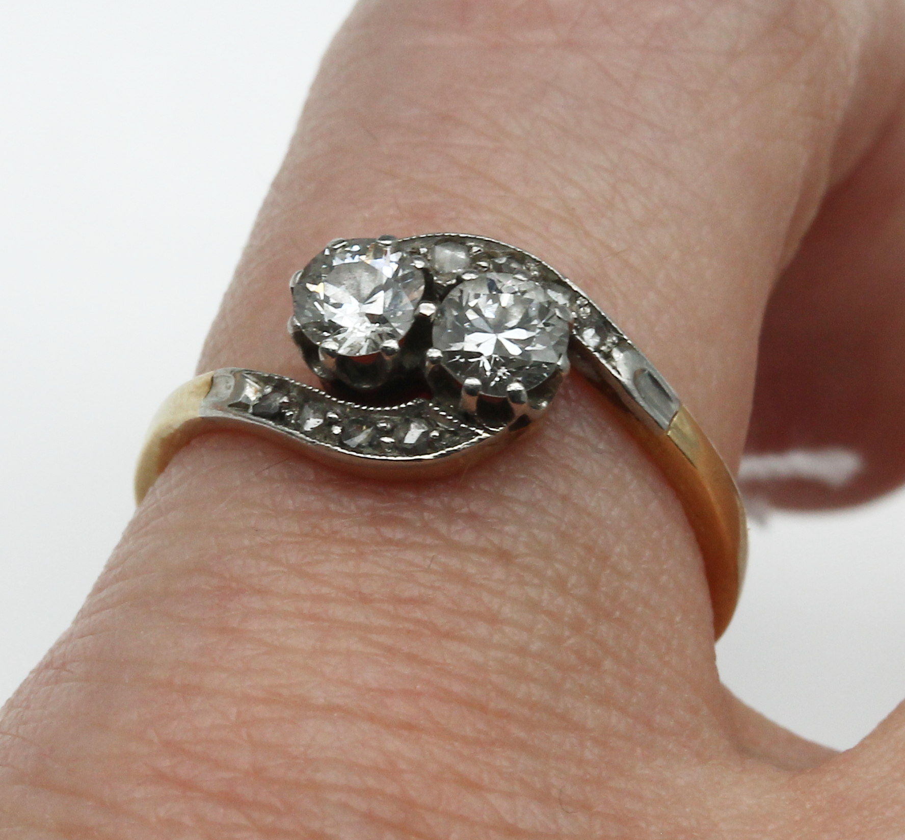 Detail a: 14 kt Gold Jugendstil Diamant-Ring, GG 585/000, um 1900-05, Ringkopf mit Silber belegt, 2 Altschliffdiamanten zus. ca. 0.60 ctWeiß-l.get.Weiß/si, ...
