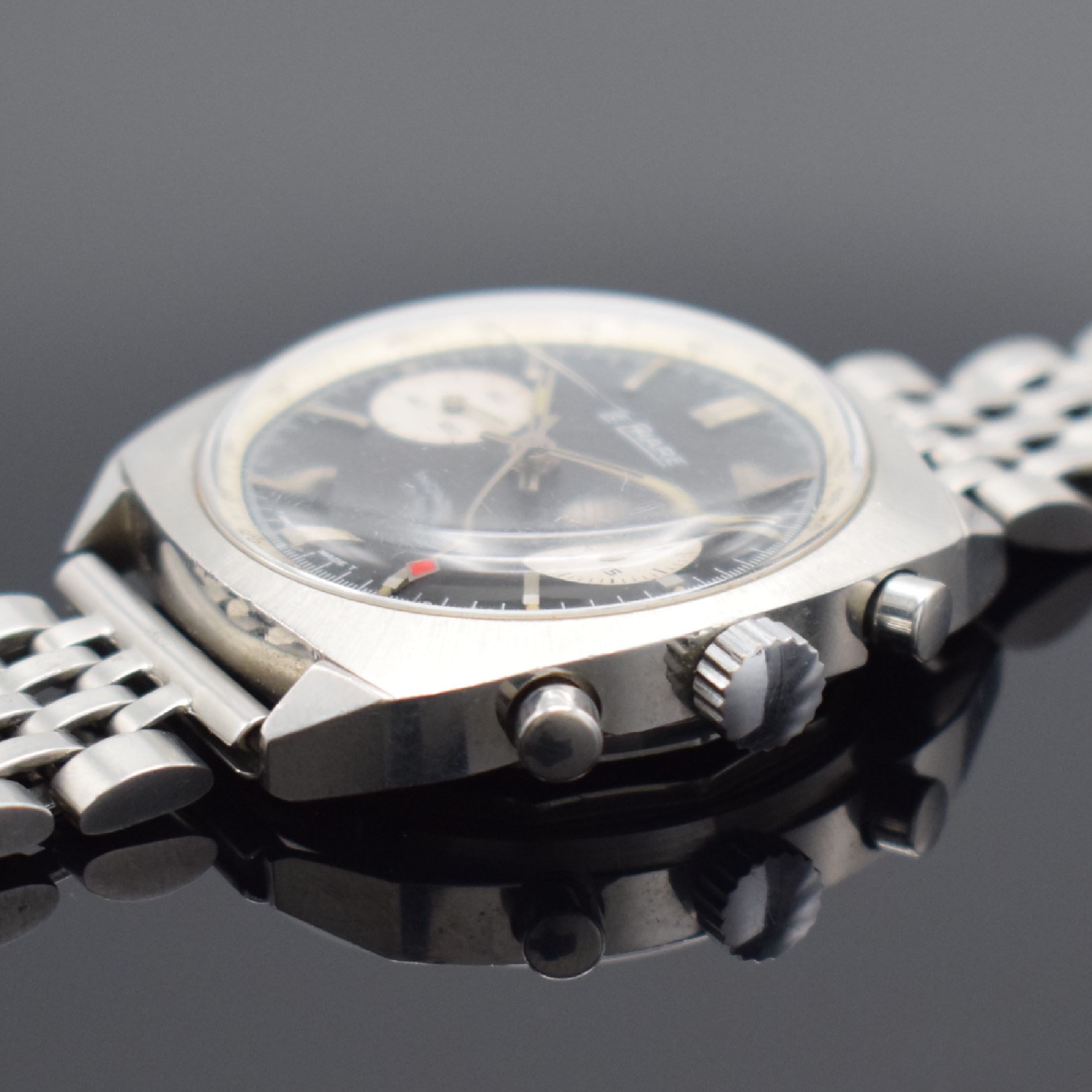 Detail b: LE PHARE Armbandchronograph Referenz 624105, Handaufzug, Schweiz um 1965, Edelstahlgeh. inkl. neutr. Gliederband, Boden verschr., schwarzes ...