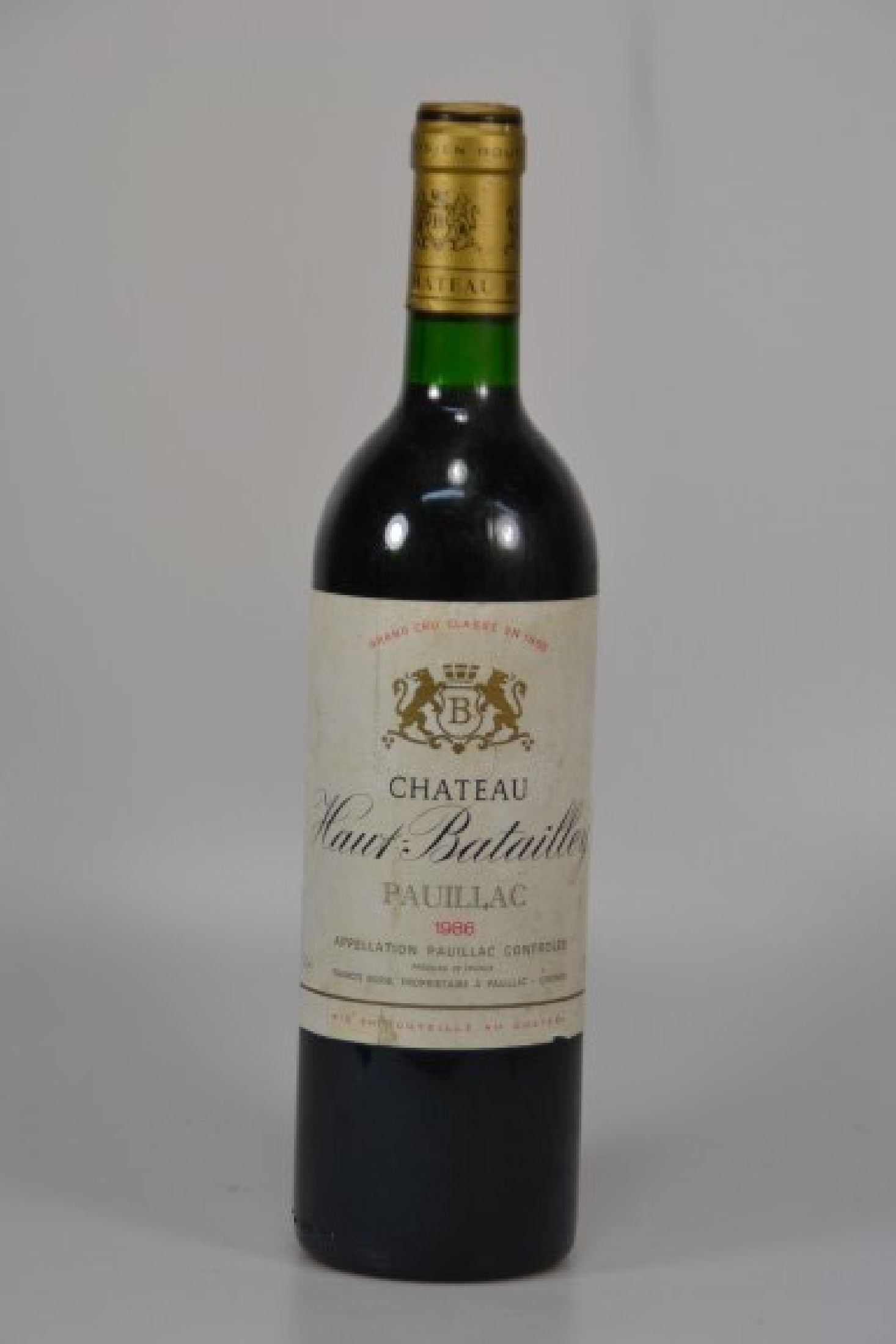 3 Flaschen 1986 Chateau Haut-Batailley, Pauillac, 750ml, 12,5% Vol., mind. Into Neck, unverkostet, Etiketten l. beschmutzt, Kapsel min. best., 84 ...
