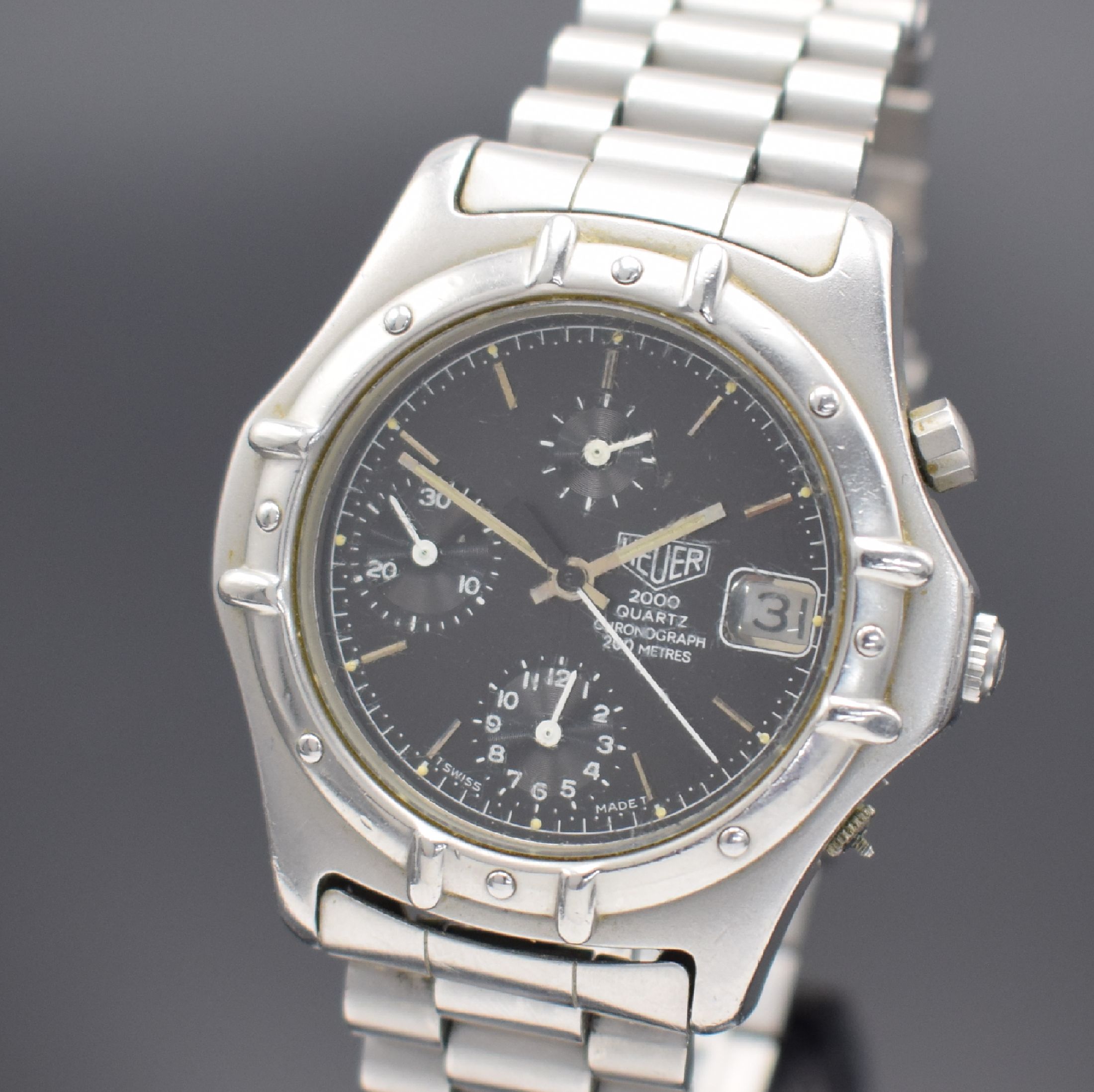 Detail a: HEUER 2000 Herrenarmbanduhr mit Chronograph, Schweiz um 1985, quarz, Ref. 250.006-1, verschr. Edelstahlgeh., orig. Gliederband, Faltschl. m. ...