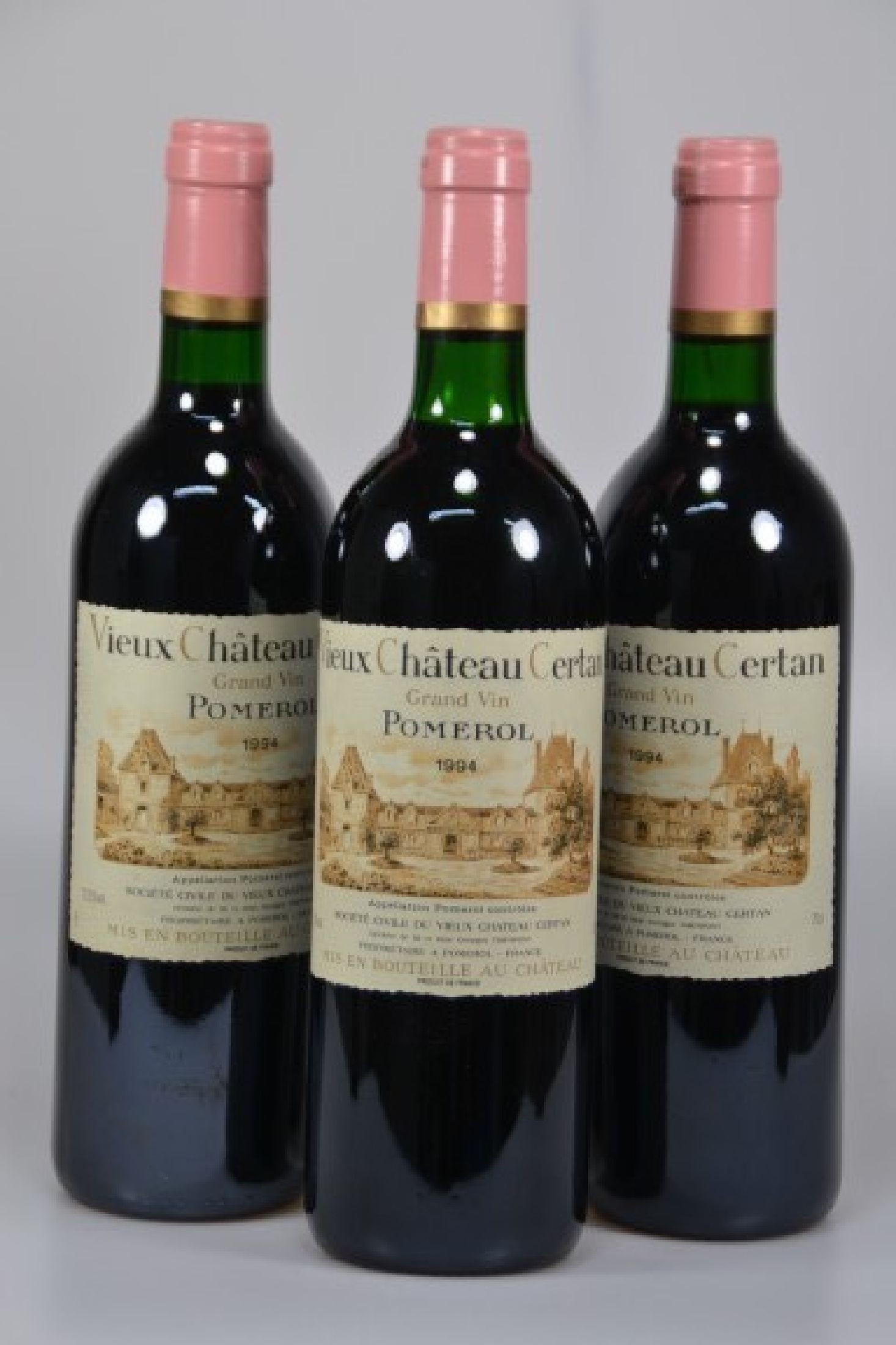 3 Flaschen 1994 Vieux Chateau Certan, Grand Vin Pomerol, je 750ml, 12,5% Vol., mind. Top Shoulder, unverkostet, 88 Parker-Punkte