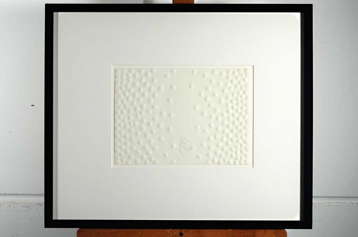 Detail k: Günther Uecker, geb. 1930, Prägedruck auf Karton, rückseitig nummeriert, 46/200, oben li. handsigniert, 32 x 23 cm, Rahmen: 63 x 53 cm, aus 1975, ...