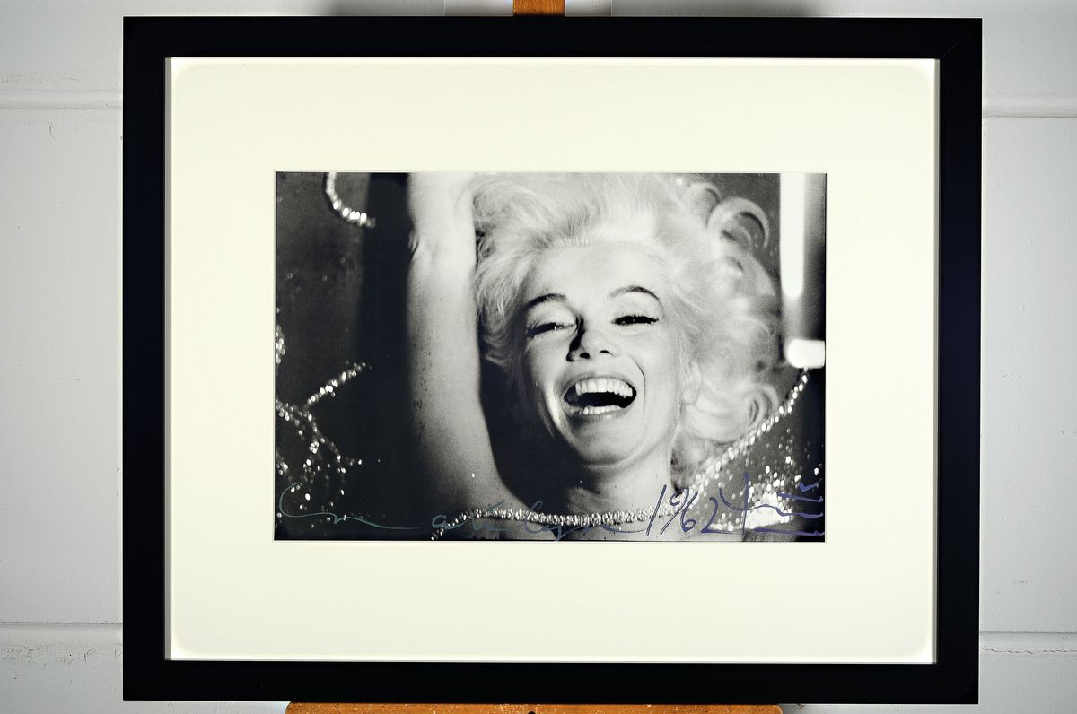 Detail k: Bert Stern 1929 - 2013, "Marilyn Laughing" Fotografie auf dickem Velin, hochwertiger Iris-Print, vorderseitig handsigniert, Blattgr. 56 x ...