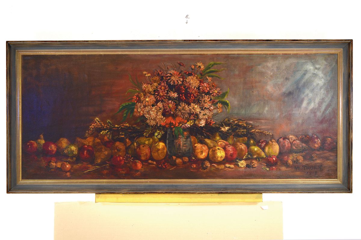 Detail k: Waldemar Thorn, 1876 Stuttgart -1940, Stillleben und Landschaftsmaler, hier großes Blumen- und Früchtestillleben, Öl/ Lwd, re. u. signiert und ...