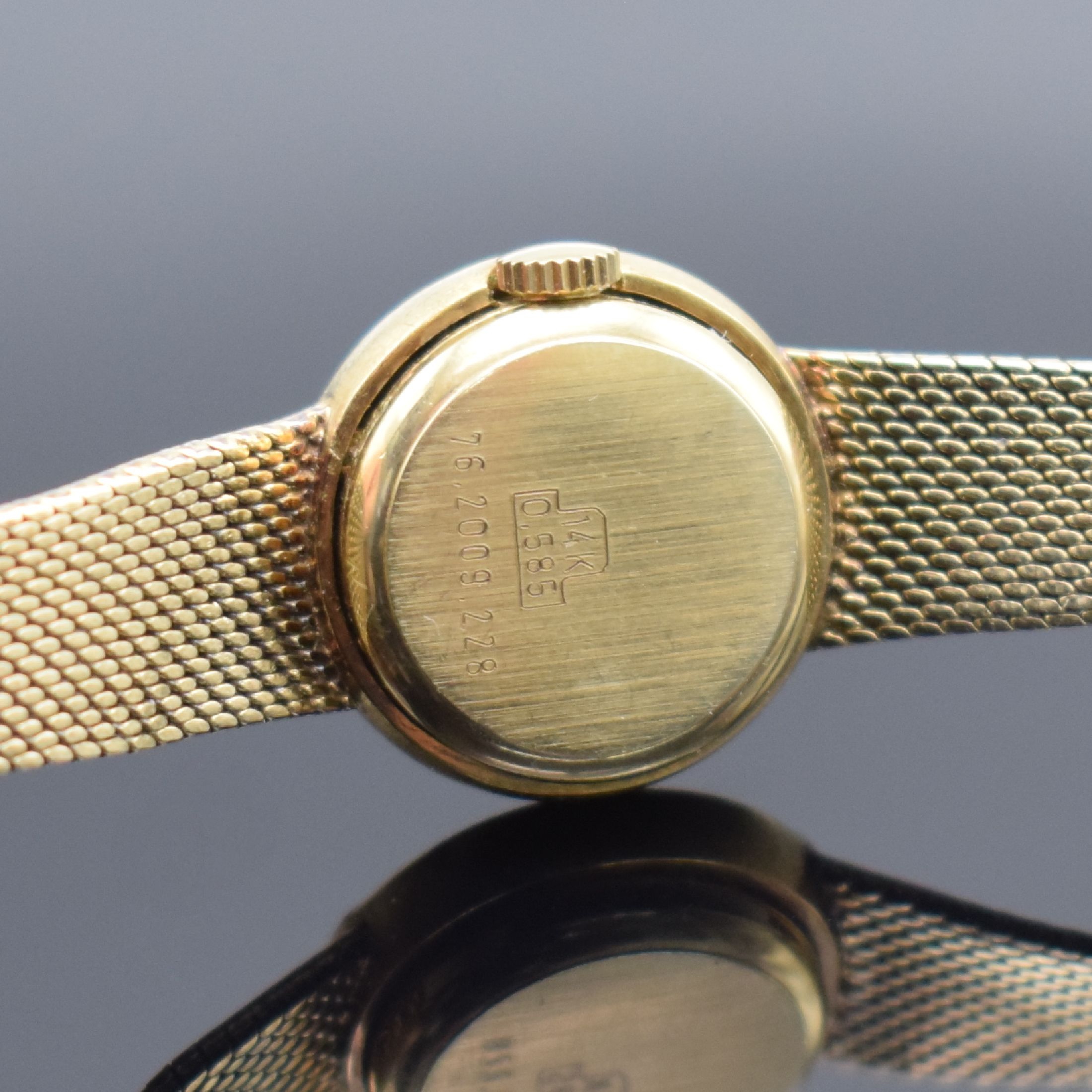 Detail c: ZENITH Damengoldbanduhr in GG 585/000 mit Diamanten, Schweiz um 1980, quarz, Geh. an orig. GG 585/000 Armband, Boden aufgedr., schwarzes Zifferbl. m. ...