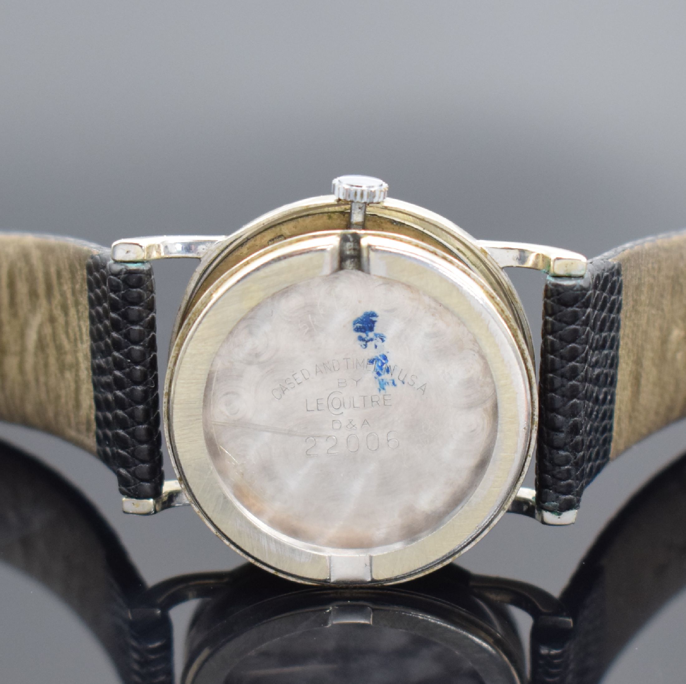 Detail d: LeCoultre Armbanduhr in WG 750/000, Schweiz für den US-Markt um 1950, Handaufzug, 2-teil. Geh., Boden aufgedr., silb. rest. Zifferbl., aufges. ...