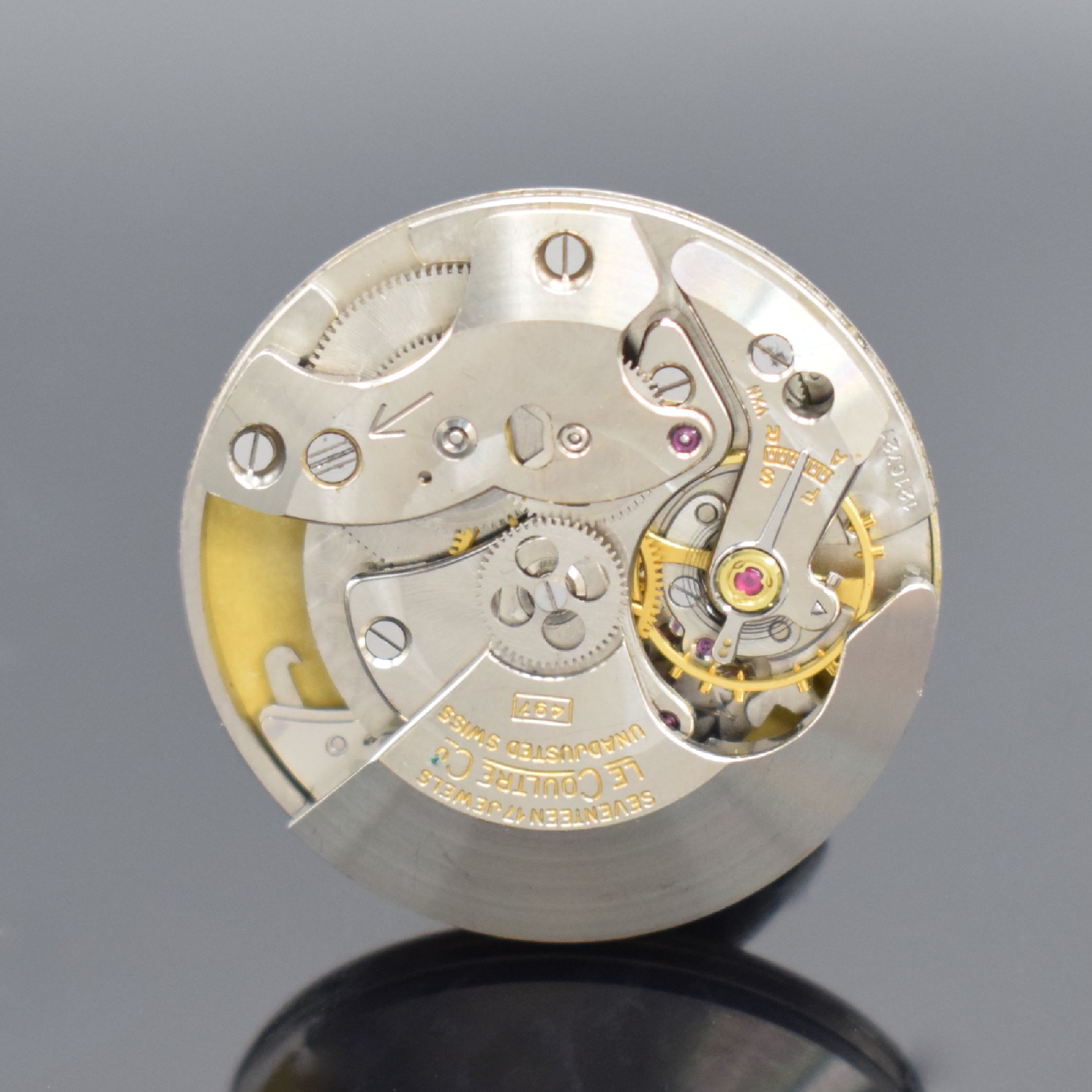 Detail d: LeCoultre Futurematic Herrenarmbanduhr, Schweiz f. US-Markt um 1960, Hammerautomatik, 2-teil. Geh. in 10k gold filled, Boden aufgedr., silb. rest. ...