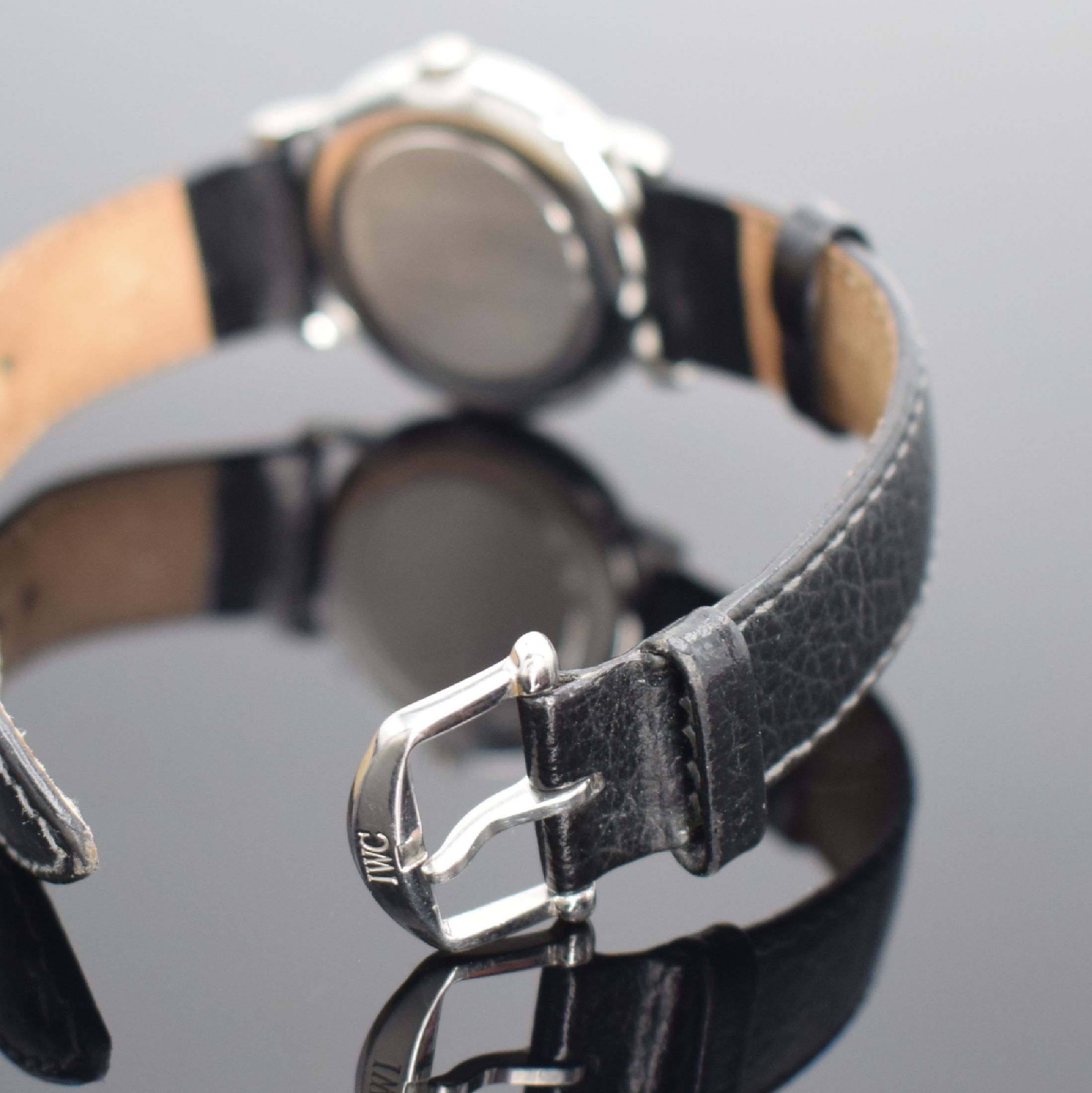 Detail b: IWC Portofino Herrenarmbanduhr, Schweiz um 2000, Automatik, Ref. 3513 1, Edelstahlgeh., Boden 4-fach verschr., neutr. Lederbd. m. IWC Dornschl., ...