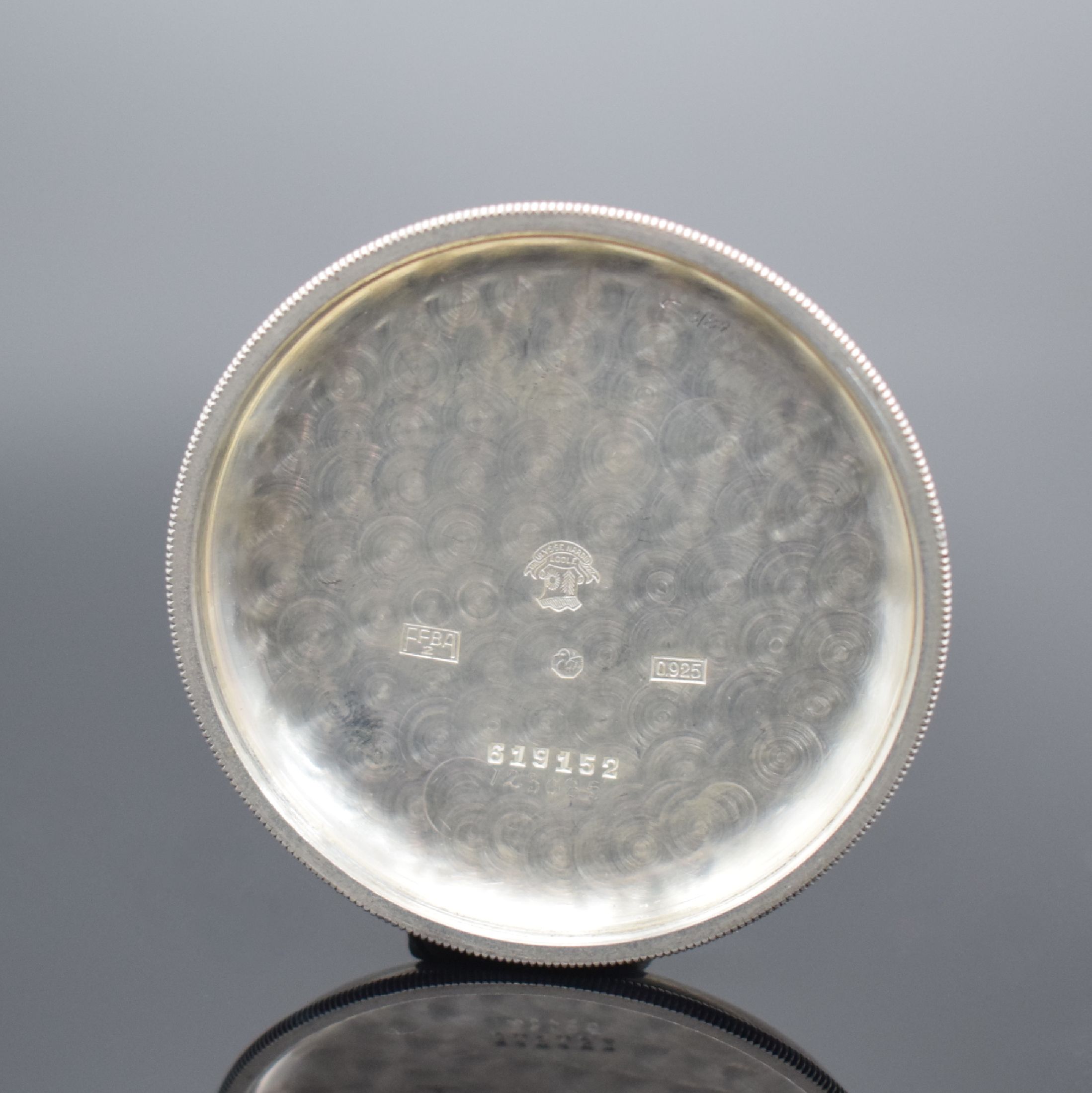 Detail c: ULYSSE NARDIN H.S.2 seltene Chronometer Beobachtungsuhr der britischen Marine, Schweiz um 1943, verschr. Sterlingsilbergeh. in Holzbox, glattes Geh., ...
